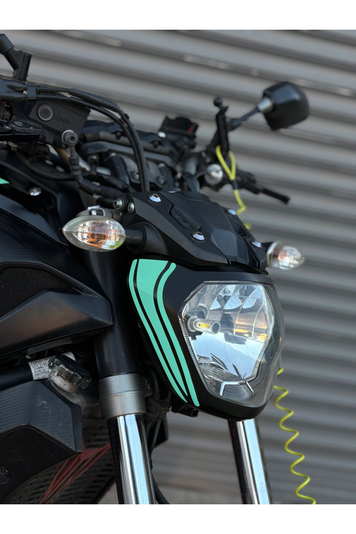 Yamaha MT-07 için Far Kaşı Sticker Etiket (Sağ ve Sol ) (2014-2017 Yılları Arası Uyumlu)