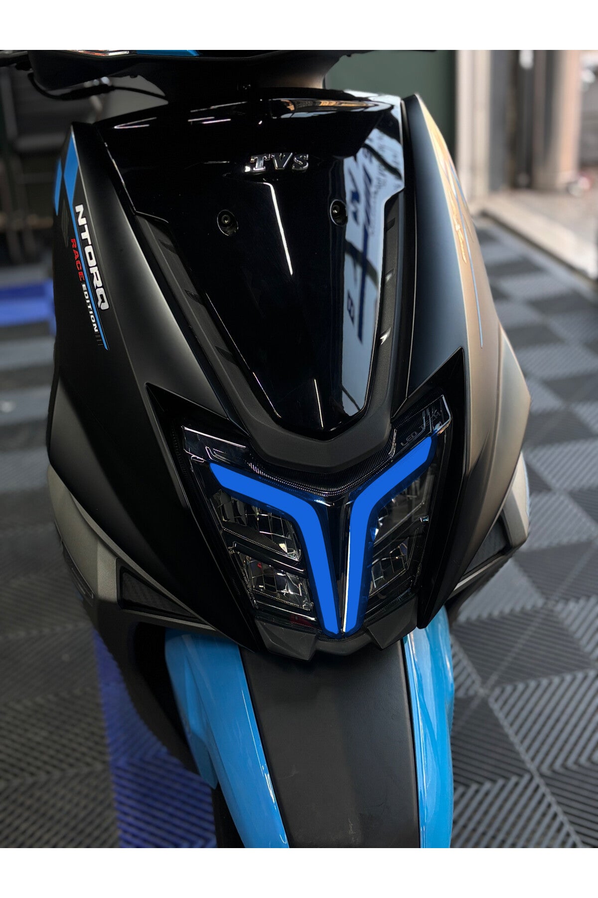 TVS Ntorq 125 için Far Renklendirme Far Tasarım Film Sticker