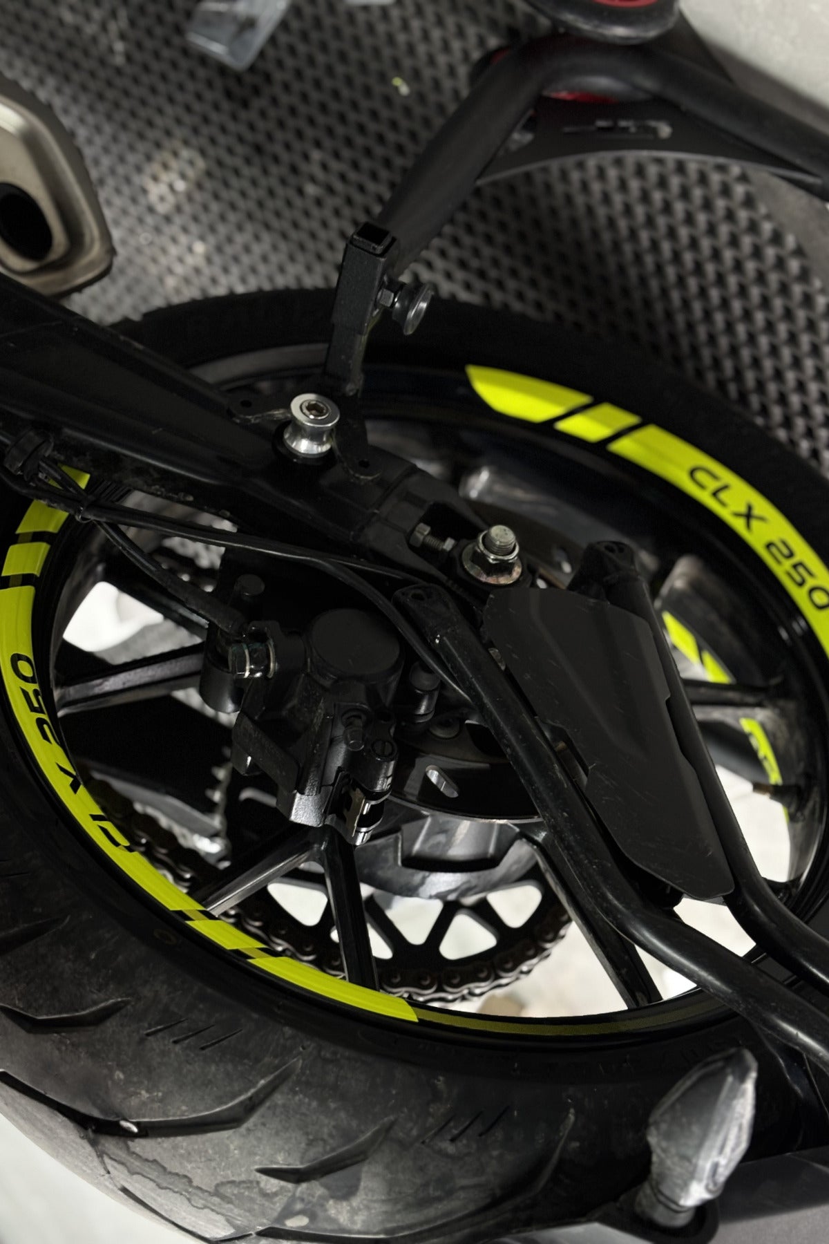 CFMOTO CLX 250 için Neon Sarı Jant Şeridi Sticker Seti (8 Parça)
