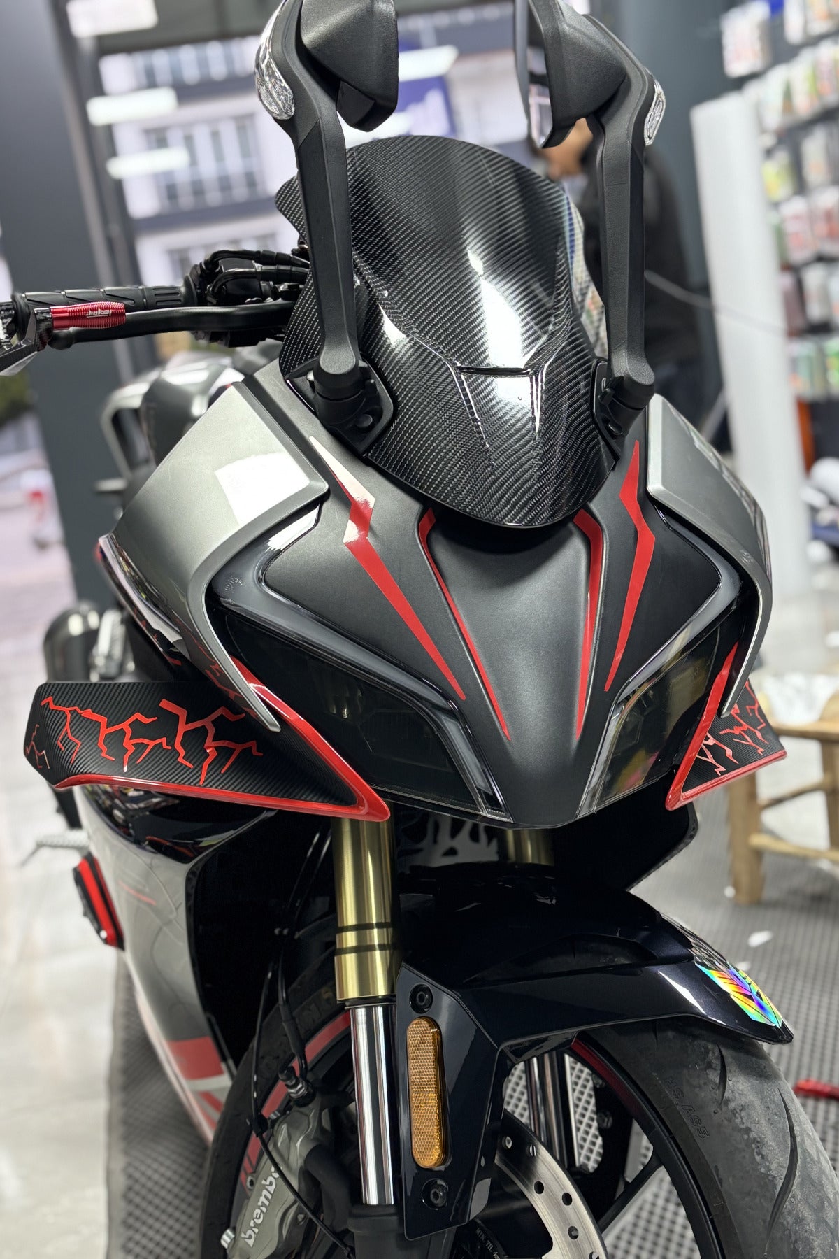 CF MOTO 450 SR için Kırmızı Renk Far Kaşı Sticker Etiket (4 Parça)