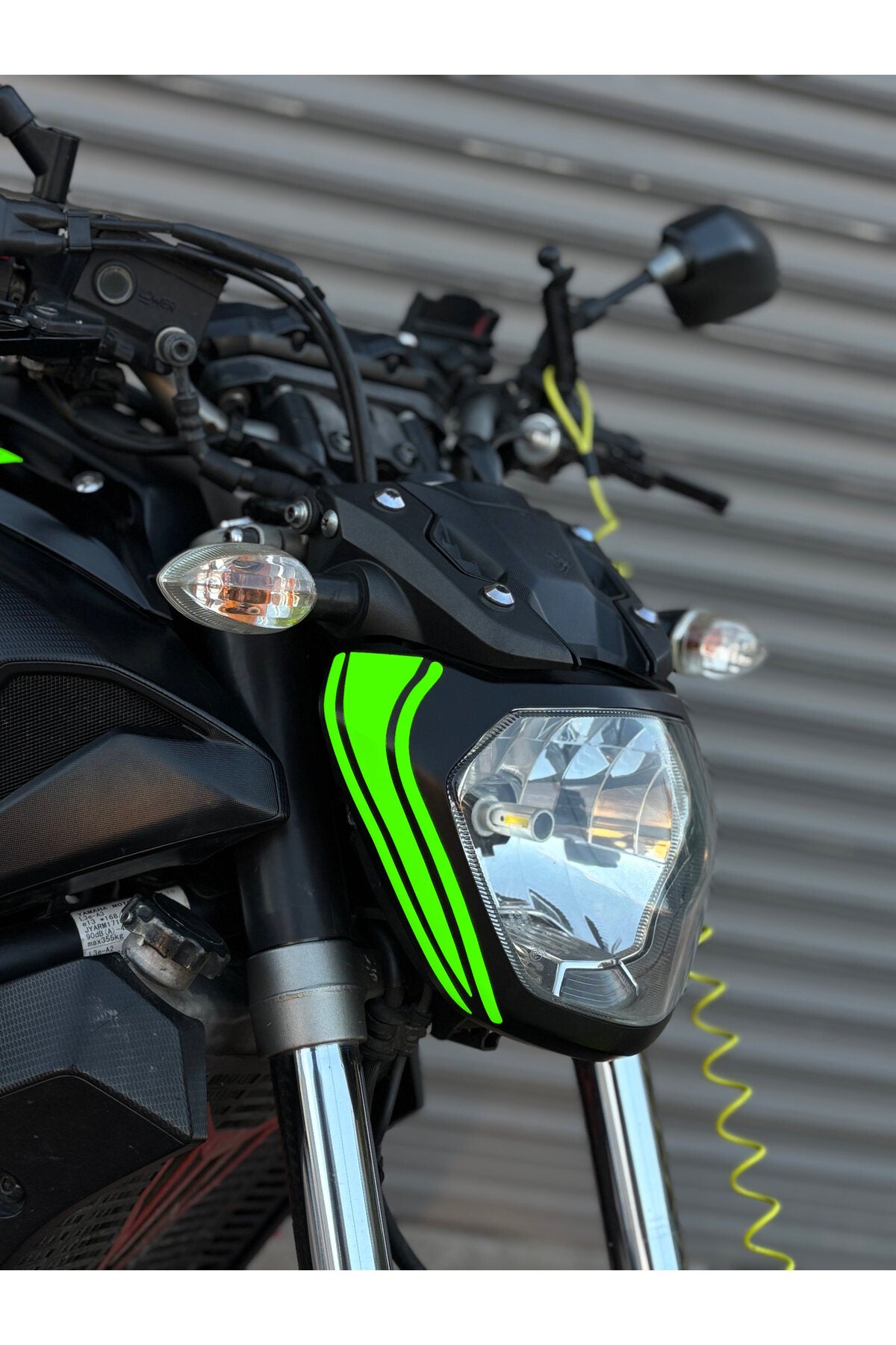 Yamaha MT-07 için Far Kaşı Sticker Etiket (Sağ ve Sol ) (2014-2017 Yılları Arası Uyumlu)