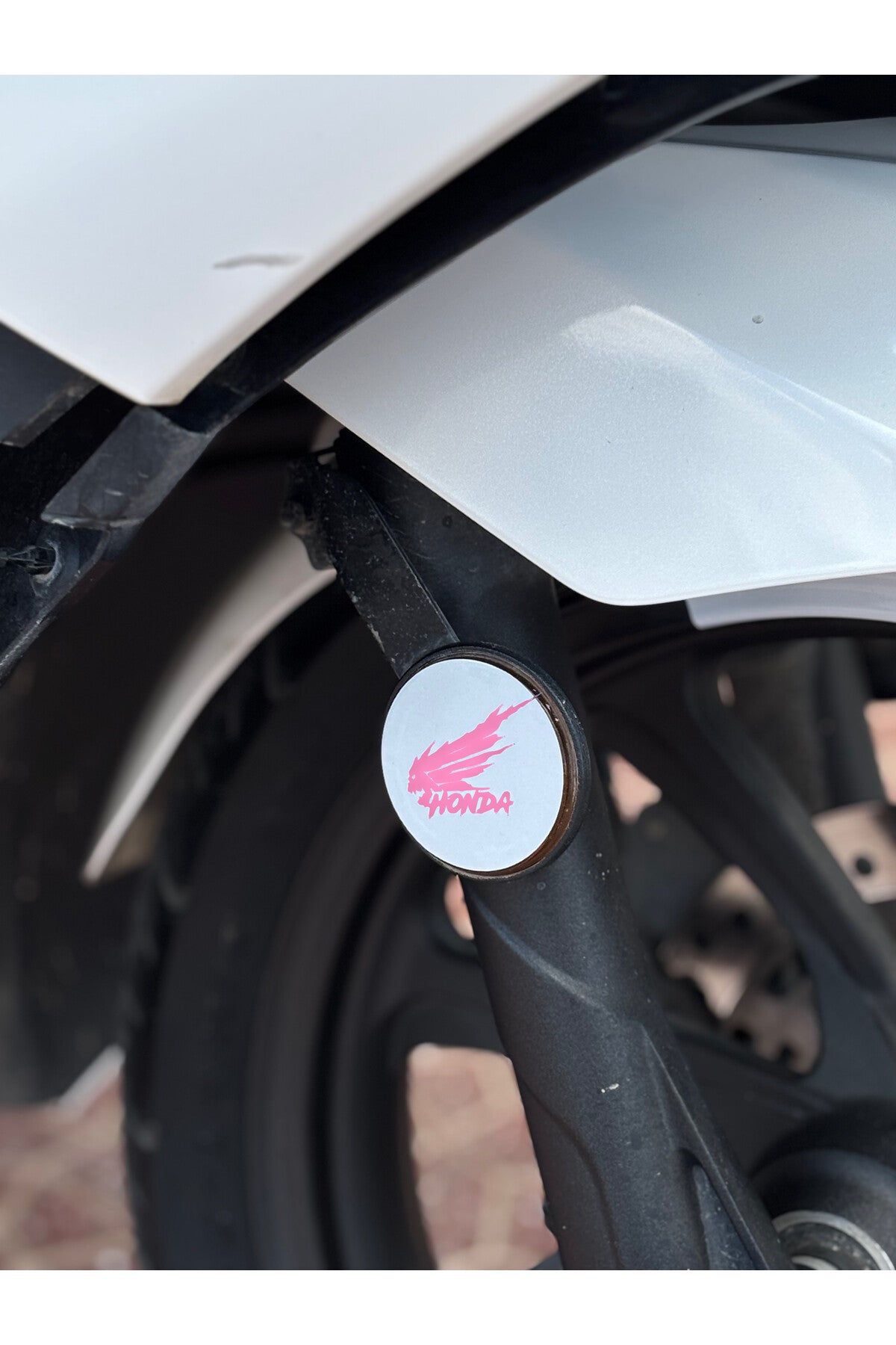 Honda Motosikletler için Kedigözü Reflektörlü için Honda Canavar Logolu Yuvarlak Sticker(2 Adet) (5CMx5CM)