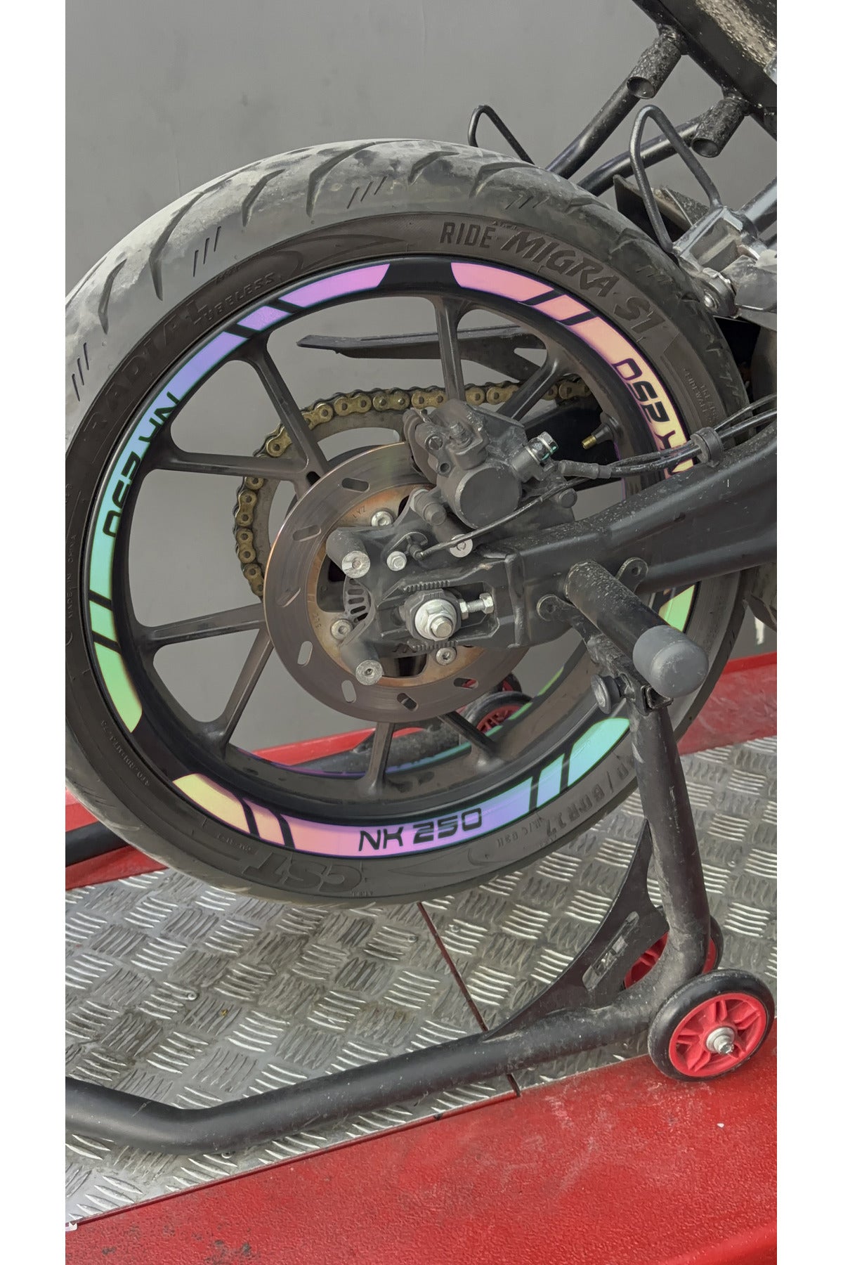 CFMOTO NK250 için NK250 Yazılı 12'li Jant Şeridi Sticker Seti ( Ön-Arka Yeterli)