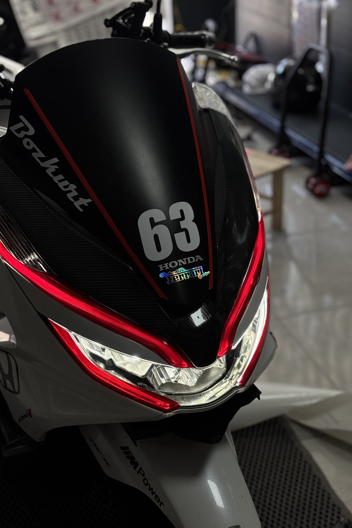 Honda PCX (2018-2020) için Far Tasarım Folyosu Sticker