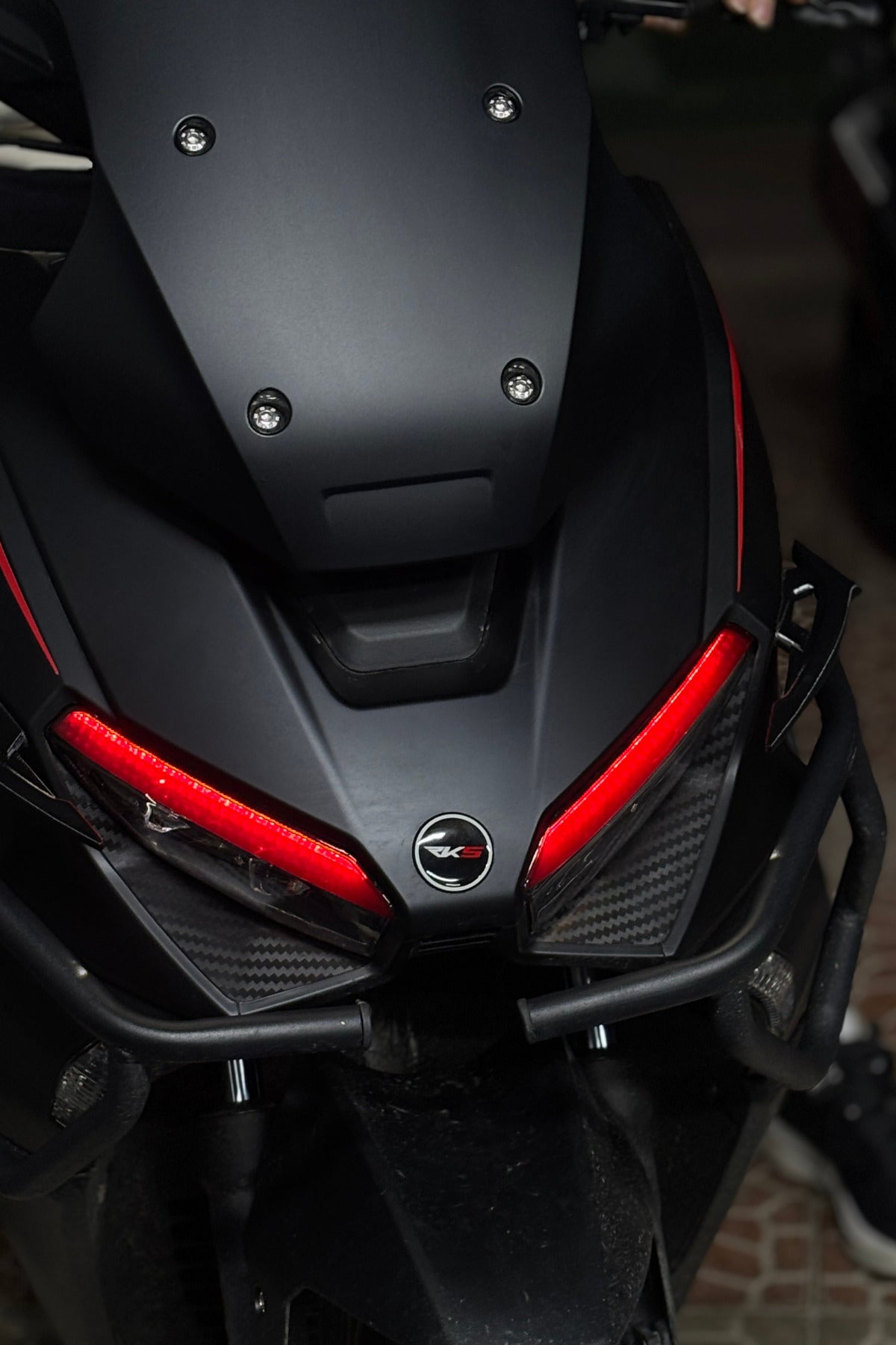 RKS Lince 125 Scooter için Kırmızı Gündüz Ledi Far Tasarım Sticker