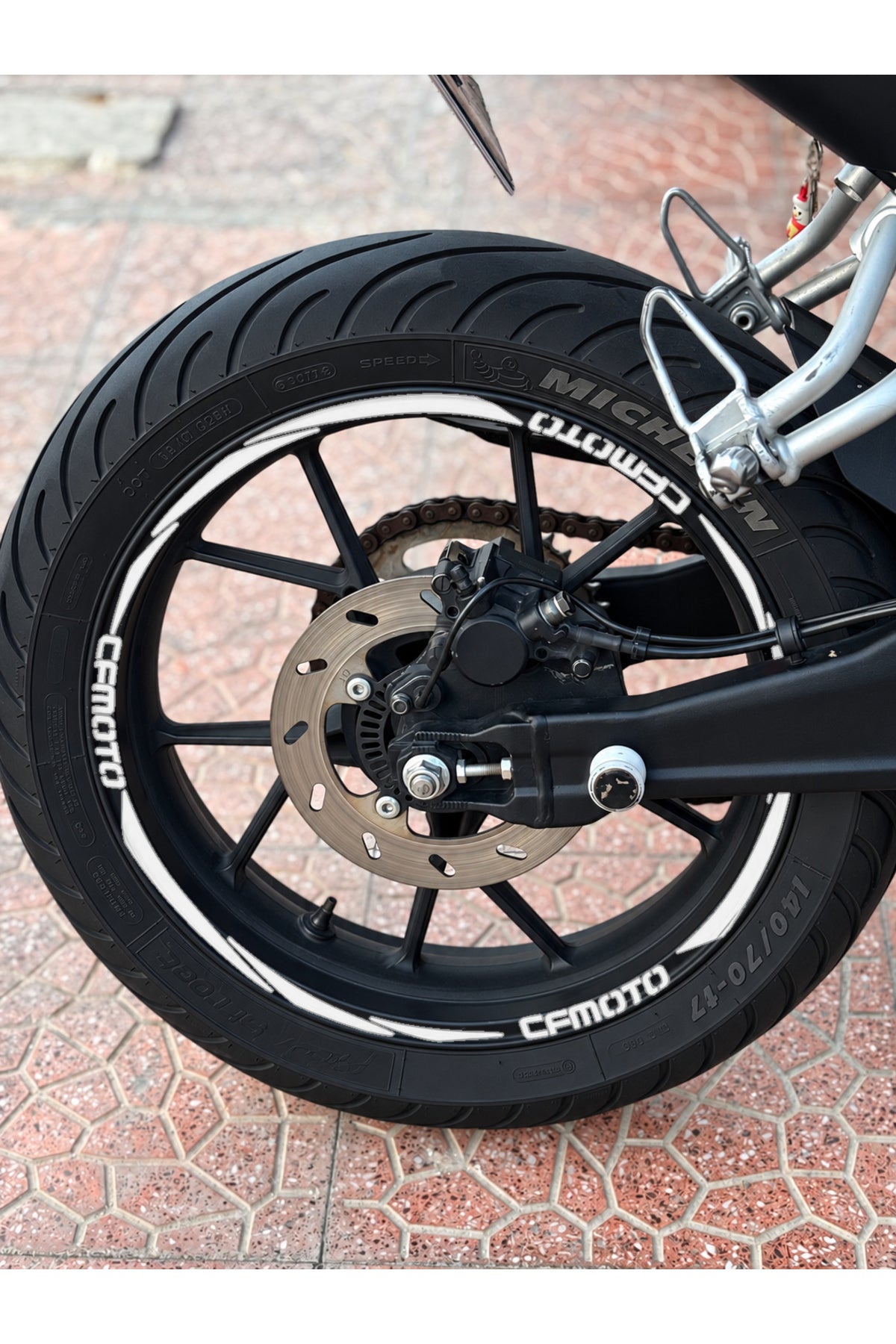CFMOTO Motosikletler için 17 Inch Tüm Jantlara Uyumlu Universal Jant Şeridi+CFMOTO Yazıları (Ön ve Arka Janta Yeterli)