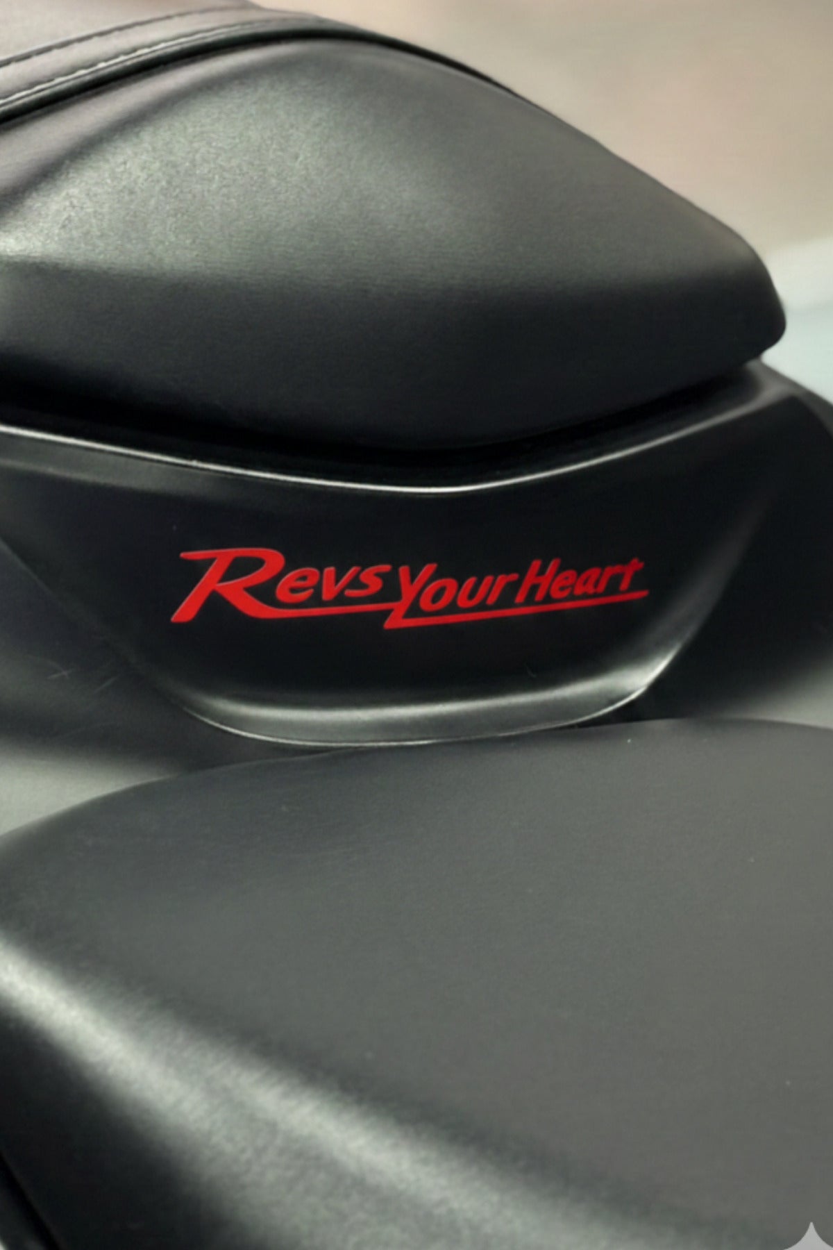 Yamaha Motor Grubu için Revs Your Heart Yazılı Sticker (14CMX2.5CM)(1 Adet)