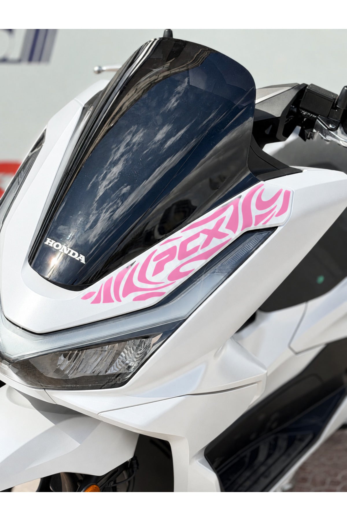 Honda PCX Deluxe için Ön Panel PCX Yazılı Tribal Yazı Dövme Sticker (2025-2026 Uyumlu)