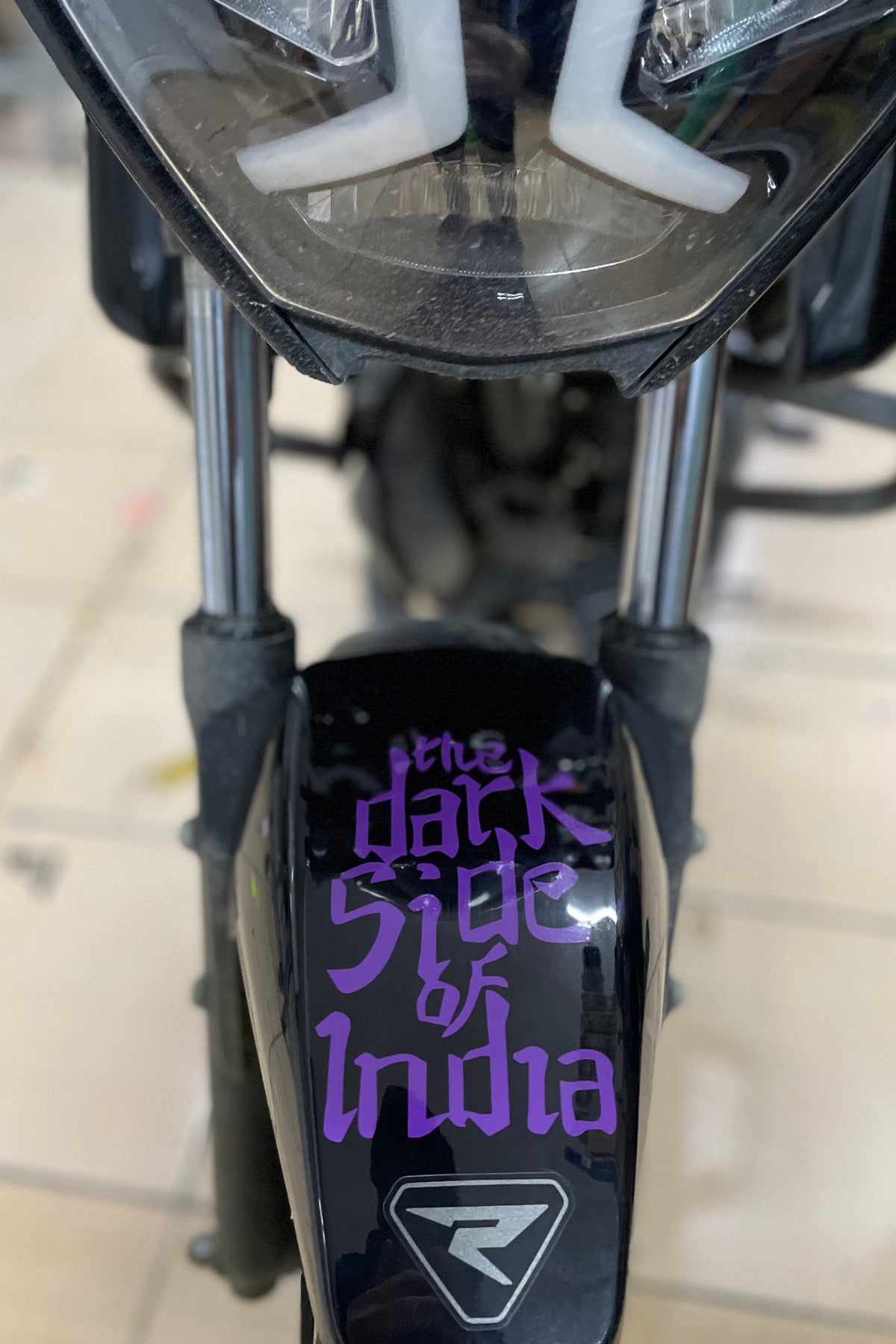 TVS-BAJAJ Motor Grubu için Oracal Mor Renk The Dark Side Of İndia Sticker Etiket (1 Adet)