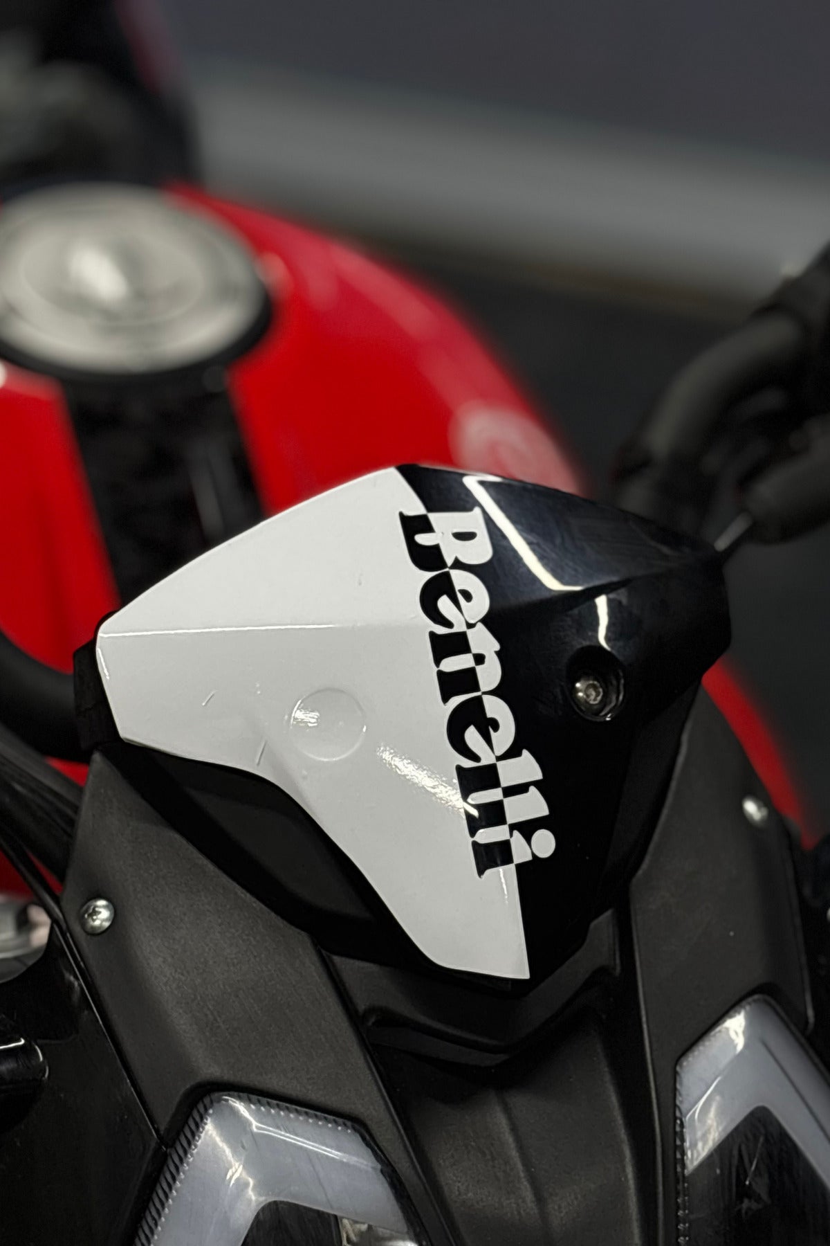 Benelli 125s için Benelli Yazılı Kafa Detay Sticker