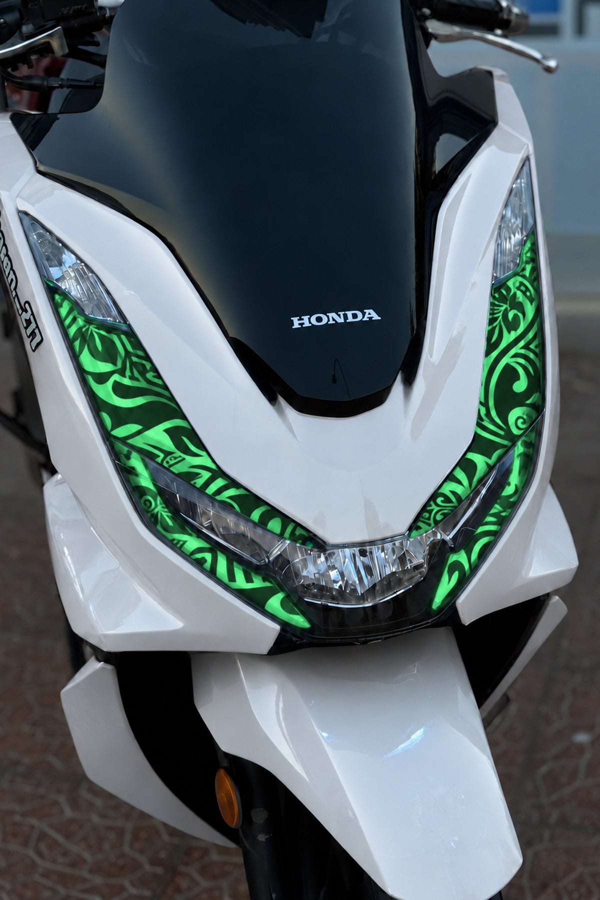 Honda PCX Geniş Kalıp Yaprak Desenli Dövme Far Filmi Far Tasarım Sticker (2021-2022-2023-2024 Uyumlu)