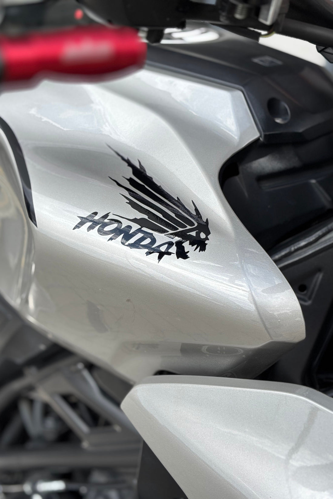 Honda Motor Grubu için Siyah Renk Hayalet Honda Logo Sticker Seti (2'li)