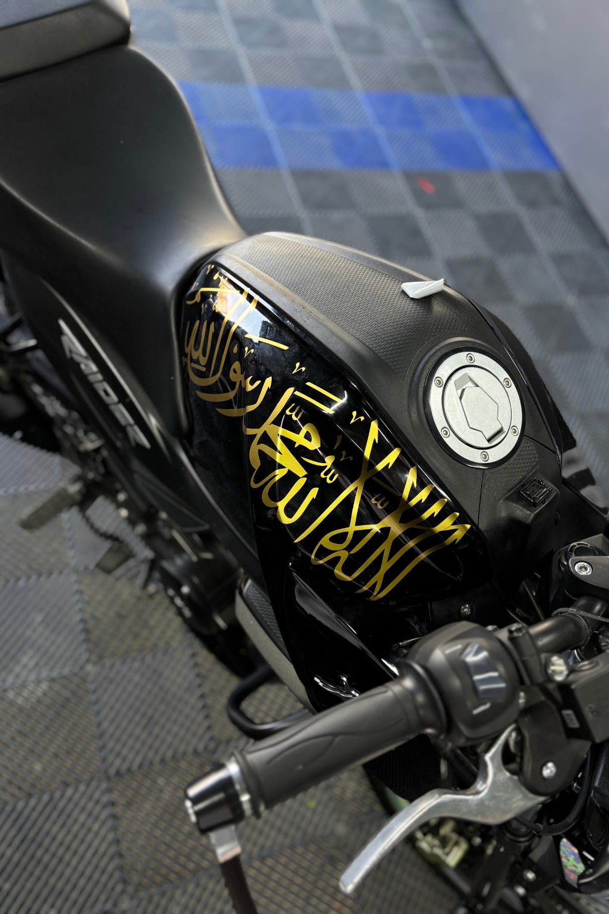 TVS Raider Depo için Gold Renk Kelime-i Tevhid Sticker Etiket