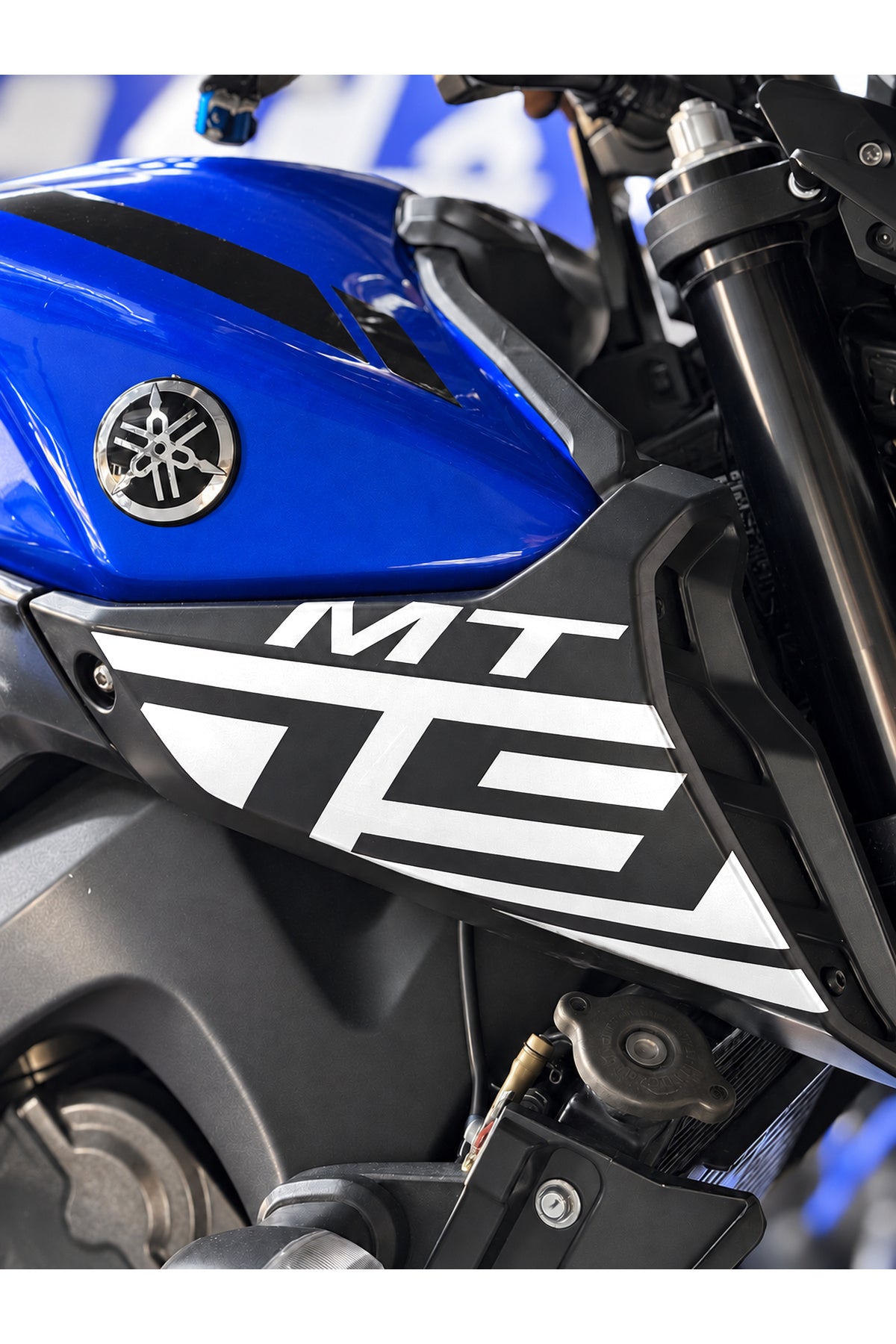 Yamaha MT-09 için Yan Grenajlara Uyumlu Kaplamalı MT-09 Sticker Etiket (2018-2019-2020)