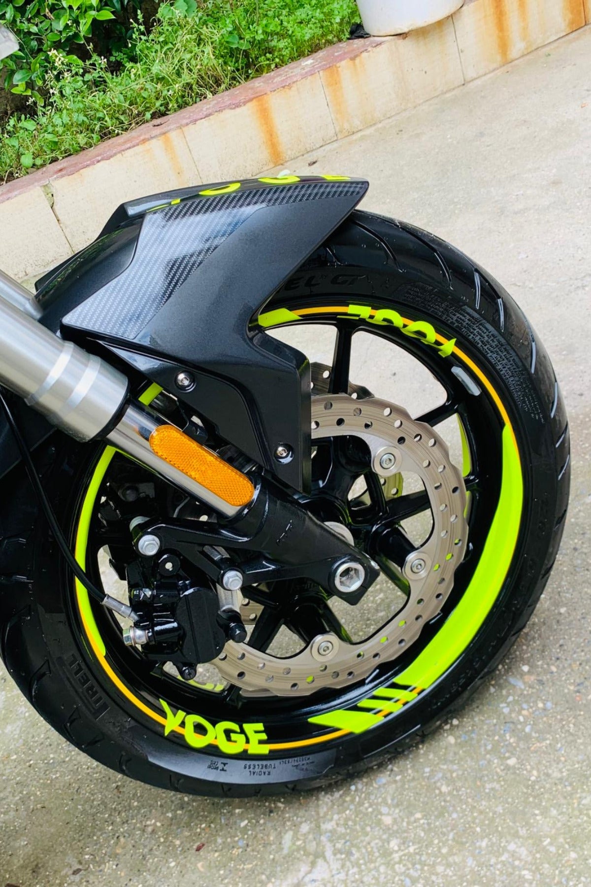 Voge Motor Grubu için Neon Sarı Jant Şeridi Sticker Seti (16 Parça)