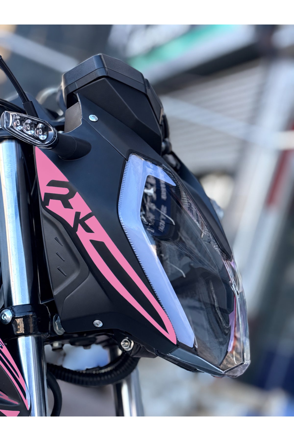 RKS RK125 için RK yazılı Far Kaşı Dekor Sticker (Sağ ve Sol )