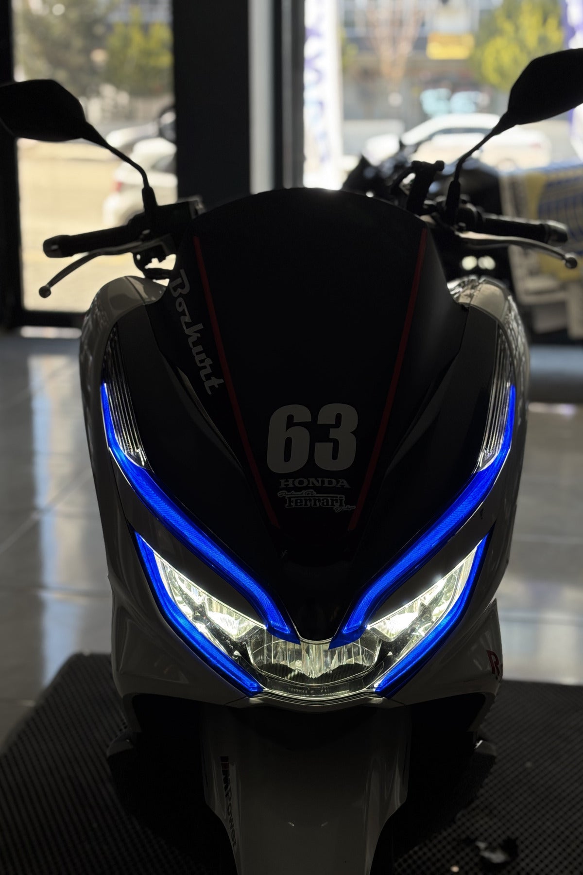 Honda PCX (2018-2020) için Far Tasarım Folyosu Sticker