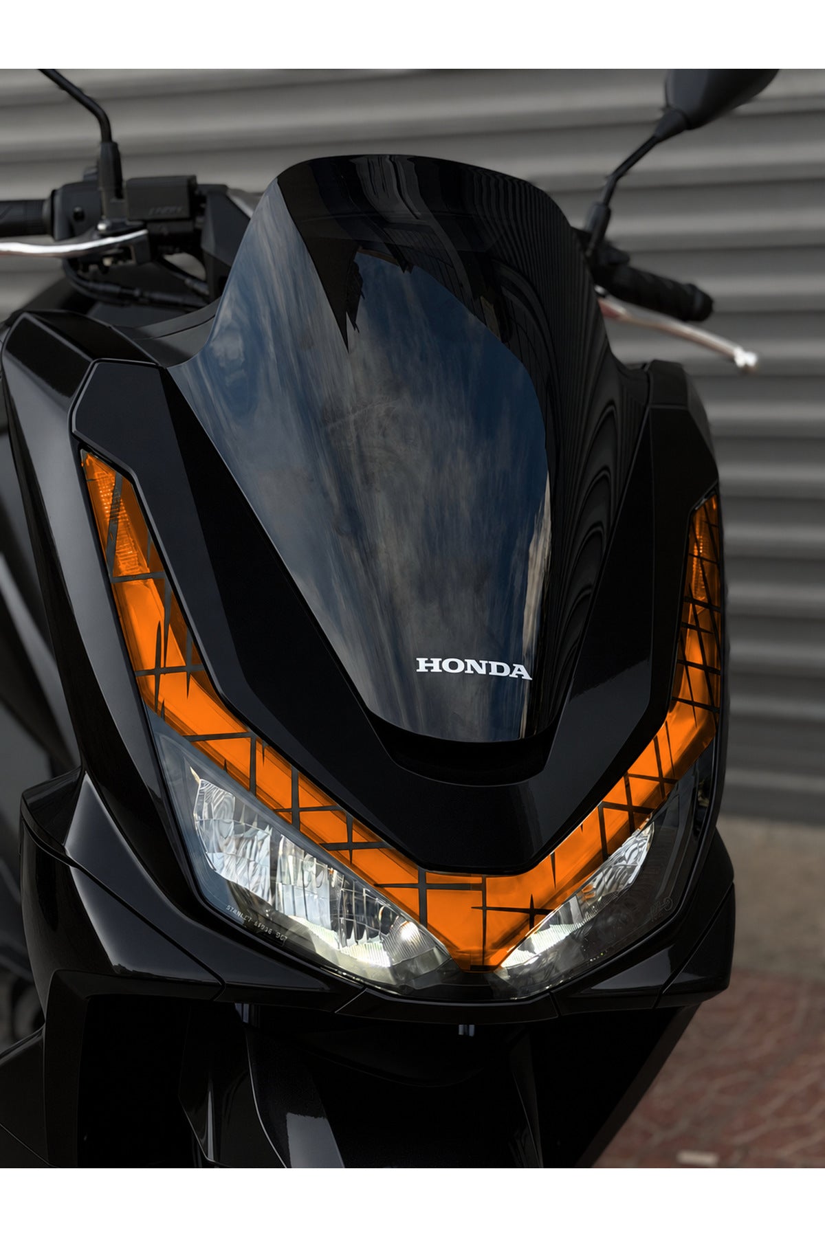 Honda PCX Deluxe için Çizgisel Tasarımlı Far Tasarım Far Renklendirme Sticker (2025-2026)