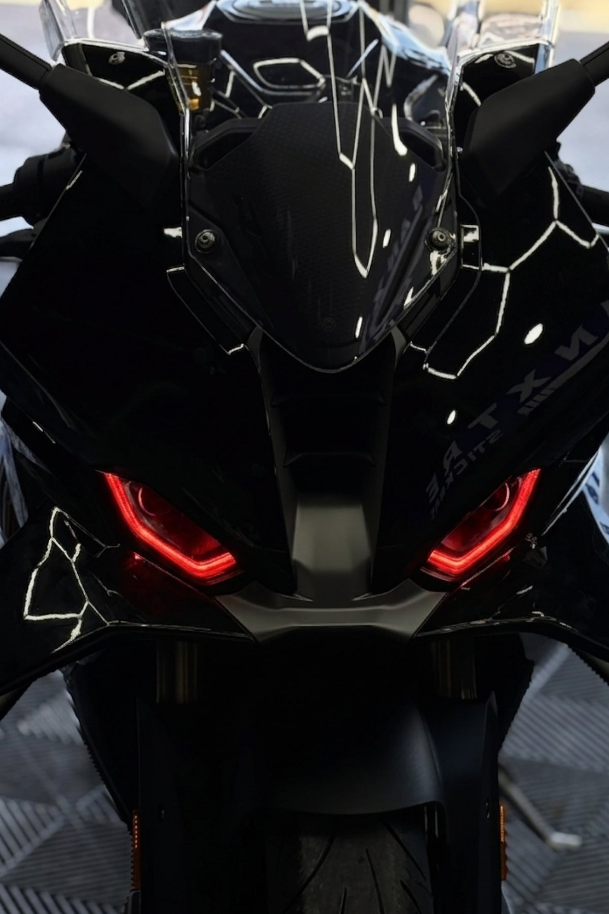 BMW S1000RR Motosiklet için Gündüz Ledi Hazır Kesim Renkli Far Filmi Sticker