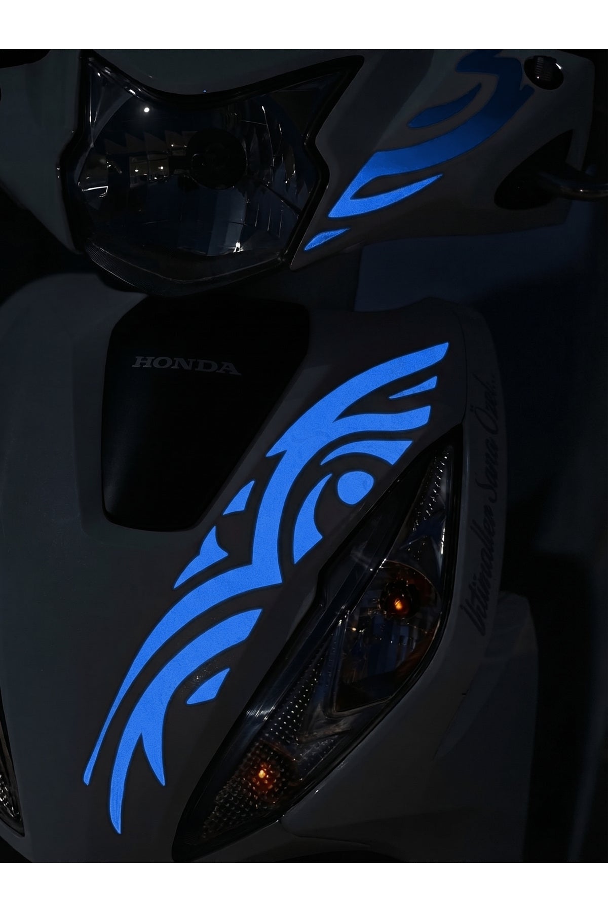 Honda Dio için Reflektörlü Dövme Tribal Desen Sticker (2 Parça)