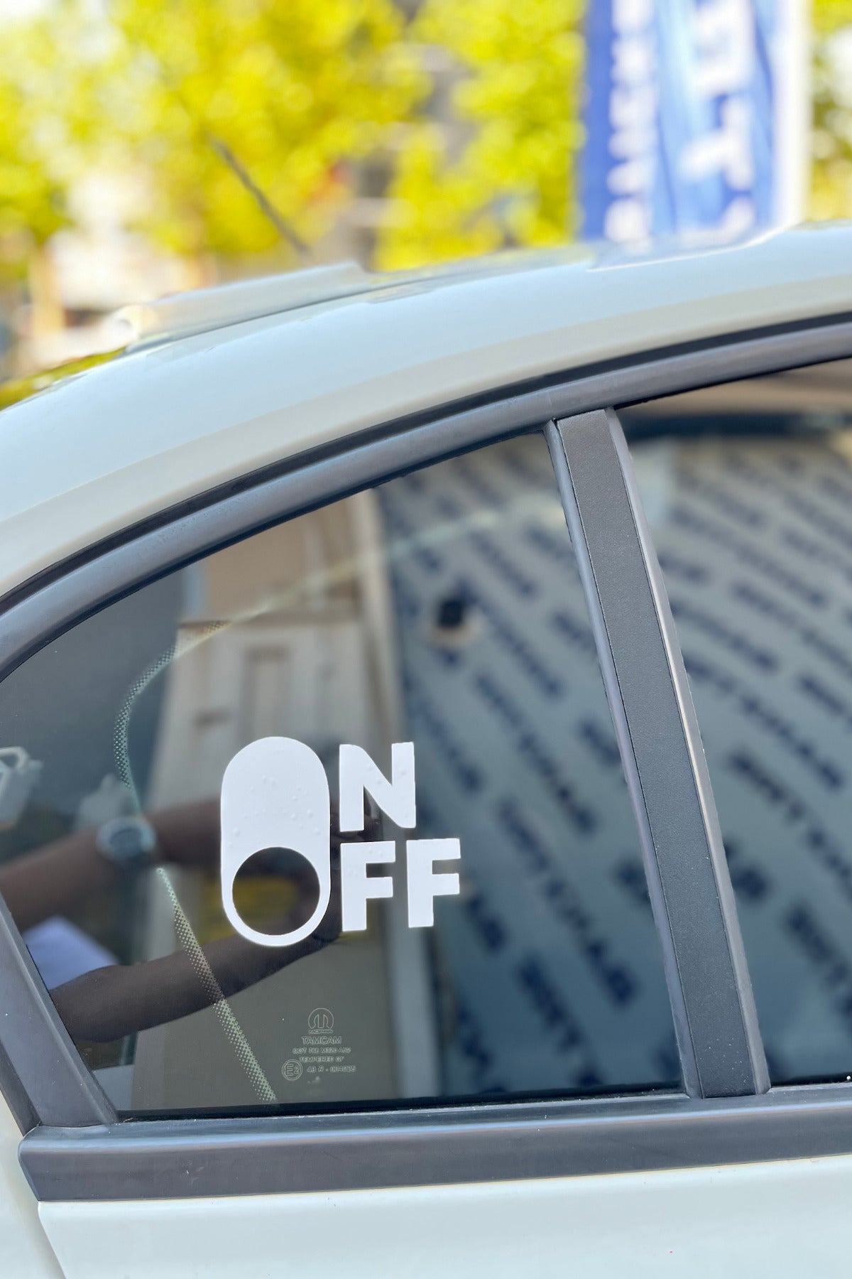 Araba-Motor ve Kask için Beyaz Renk On-Off Sticker Etiket (1 Adet)