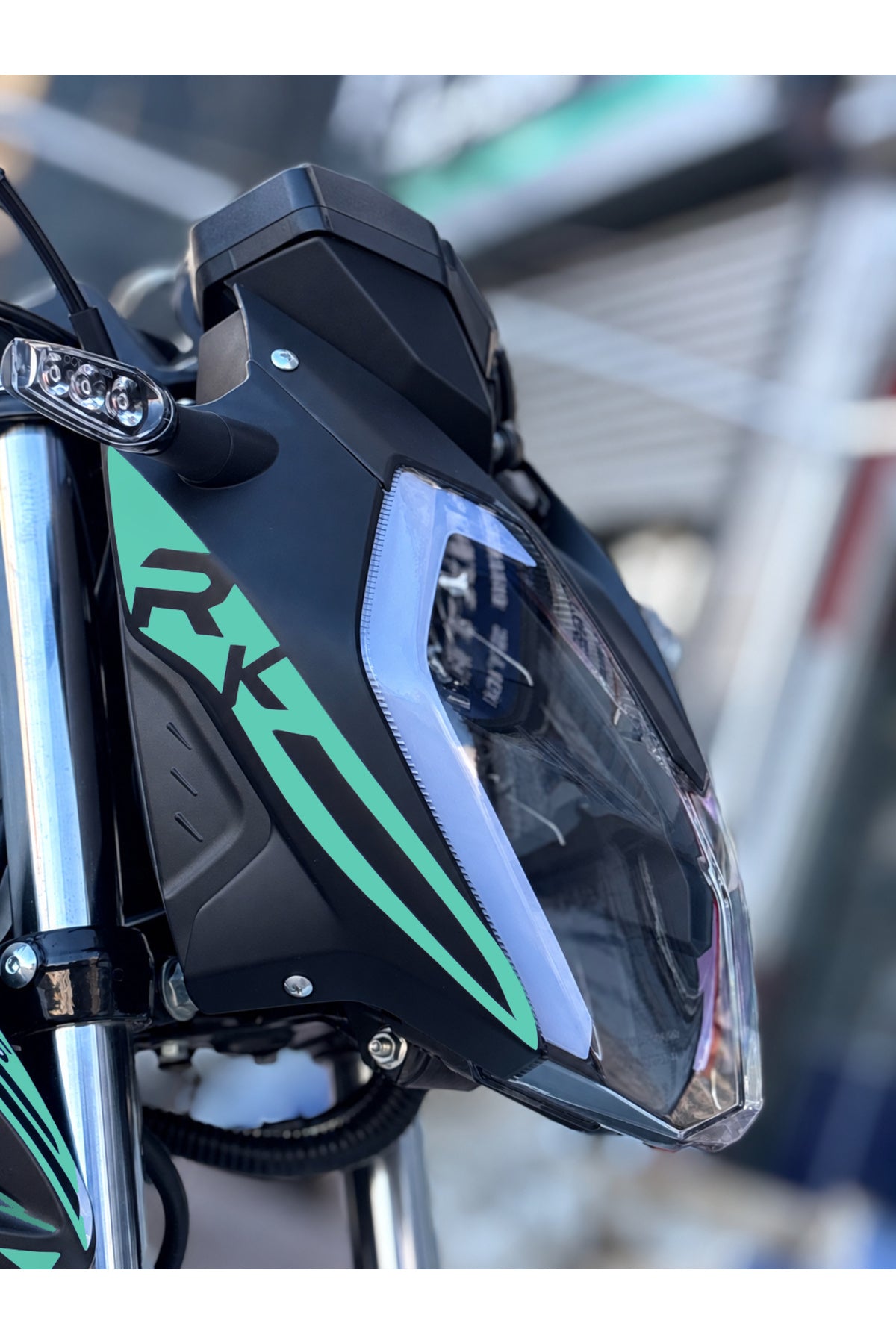 RKS RK125 için RK yazılı Far Kaşı Dekor Sticker (Sağ ve Sol )