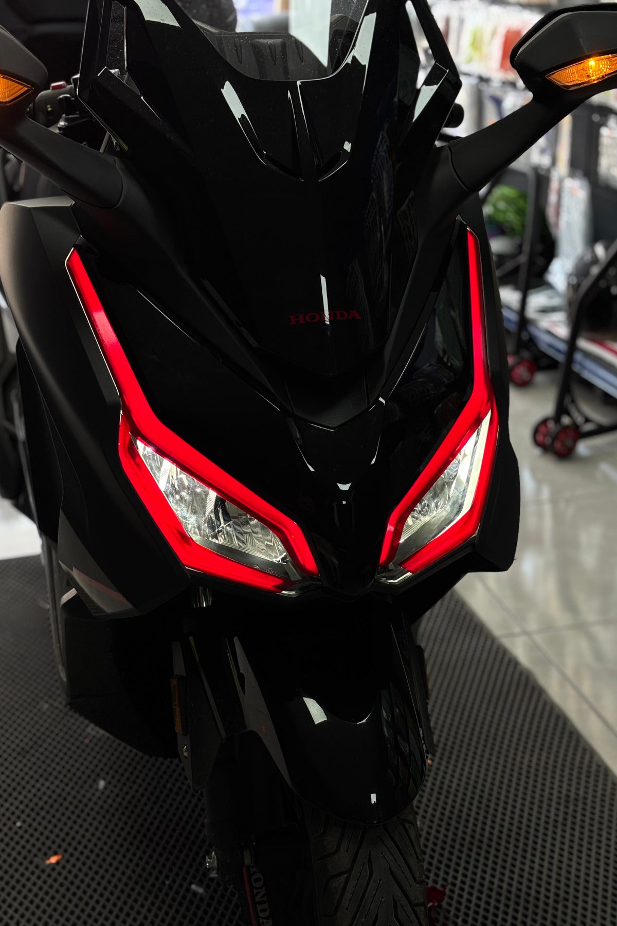 Honda Forza 2023-2024-2025 Yılları Uyumlu Kırmızı Far Filmi Far Tasarım Sticker