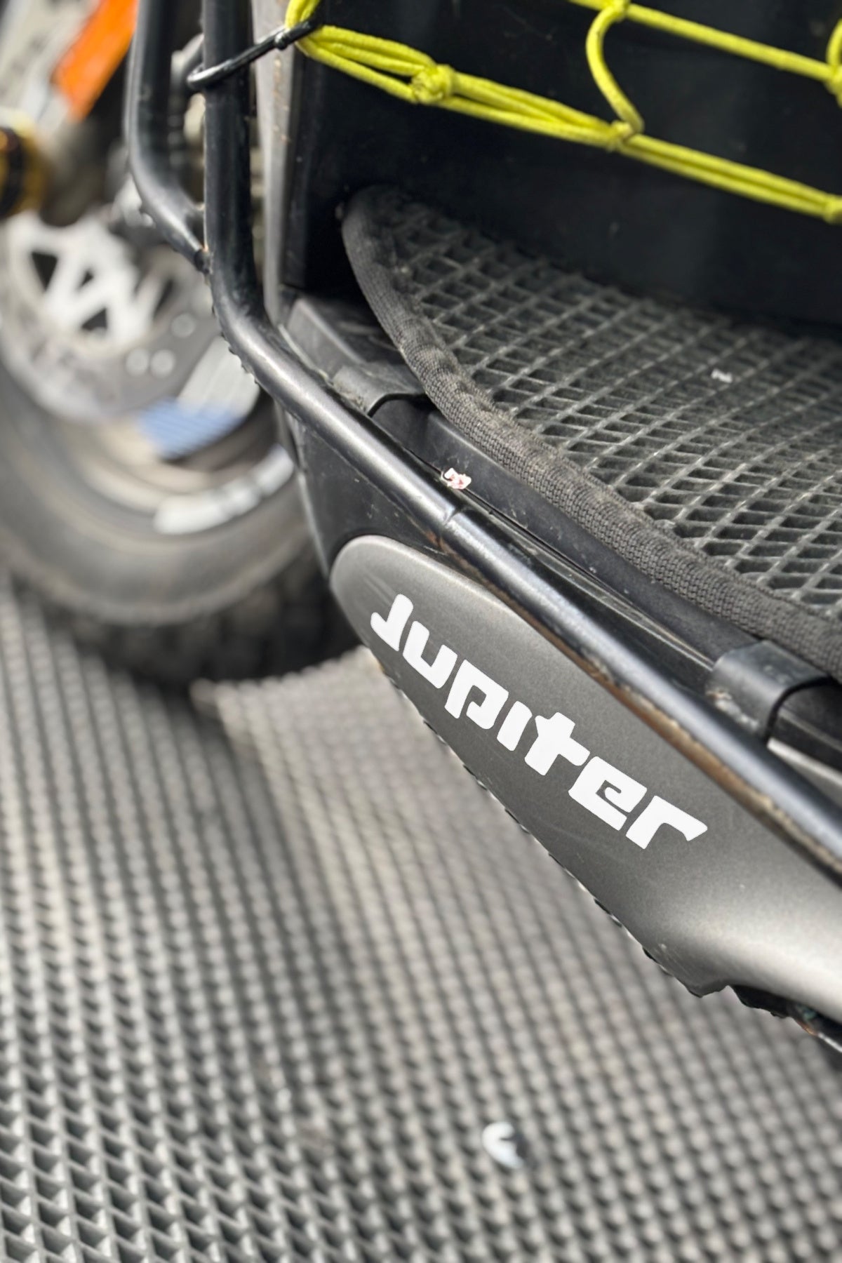 TVS Jupiter 125 için Alt Sakal Jupiter Yazıları Sticker (15CMx3CM)(2 Adet)