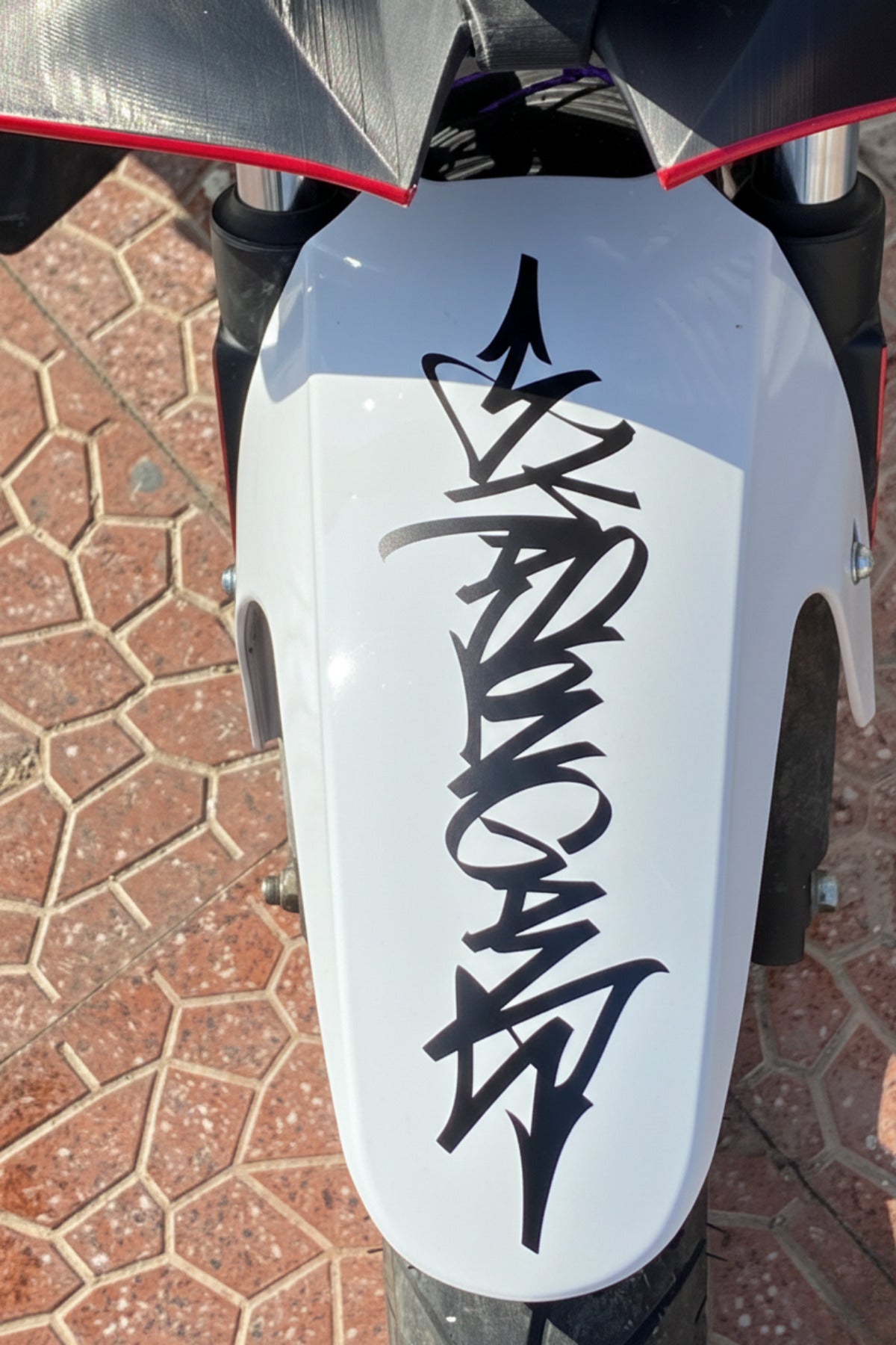 Motosiklet Çamurluk ve Grenajlara Uyumlu Grafiti Sticker Etiket (30CM)