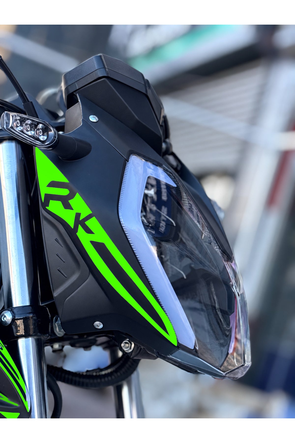 RKS RK125 için RK yazılı Far Kaşı Dekor Sticker (Sağ ve Sol )