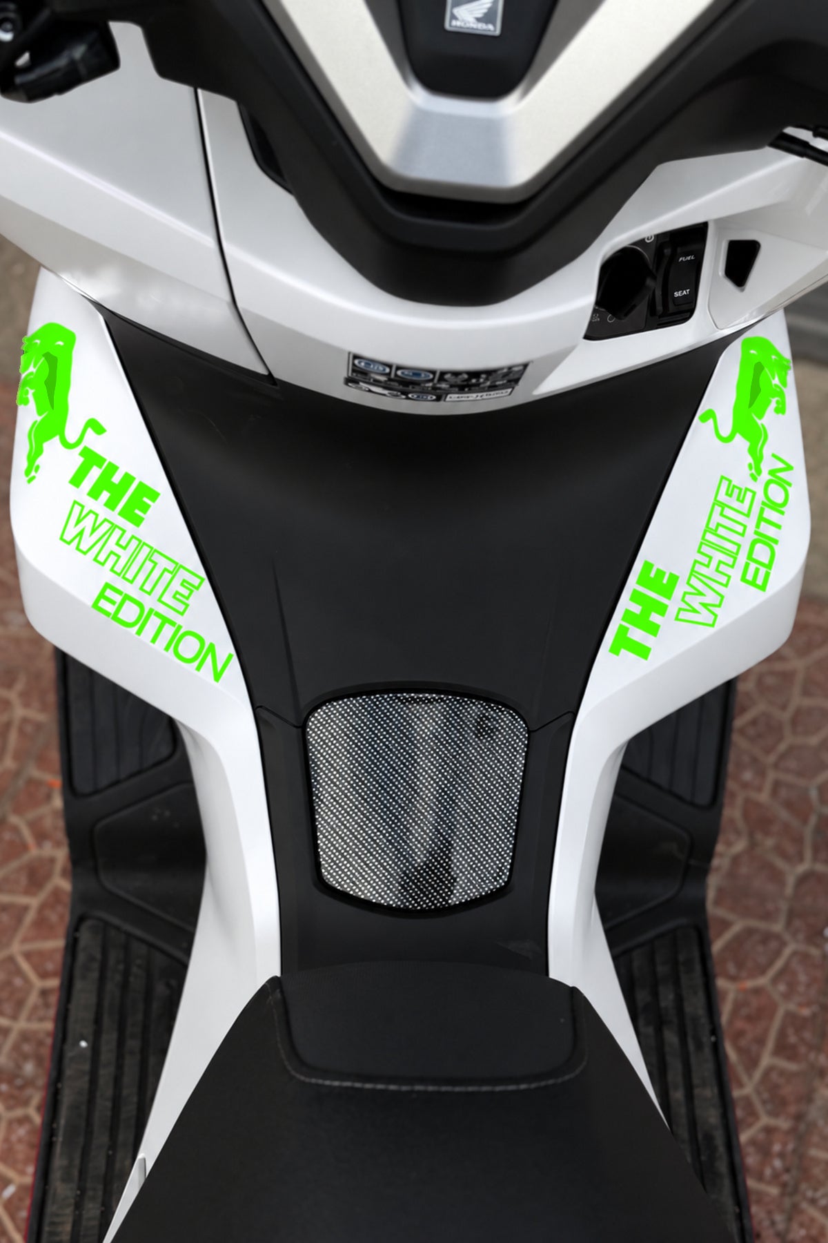 Honda PCX için The White Edition Boğa Sticker Etiket (Sağ ve Sol)