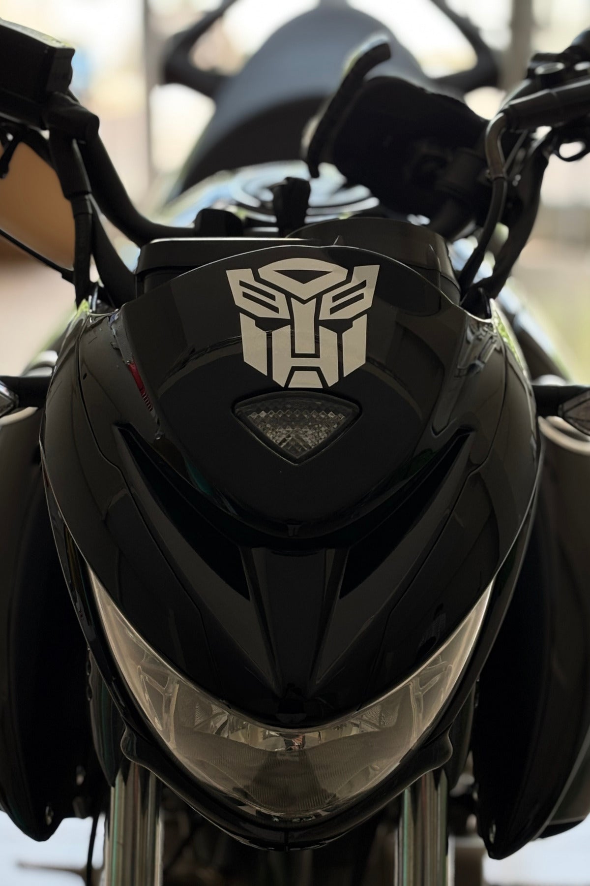Motor ve Kask için Beyaz Renk Transformers Sticker Etiket (1 Adet)