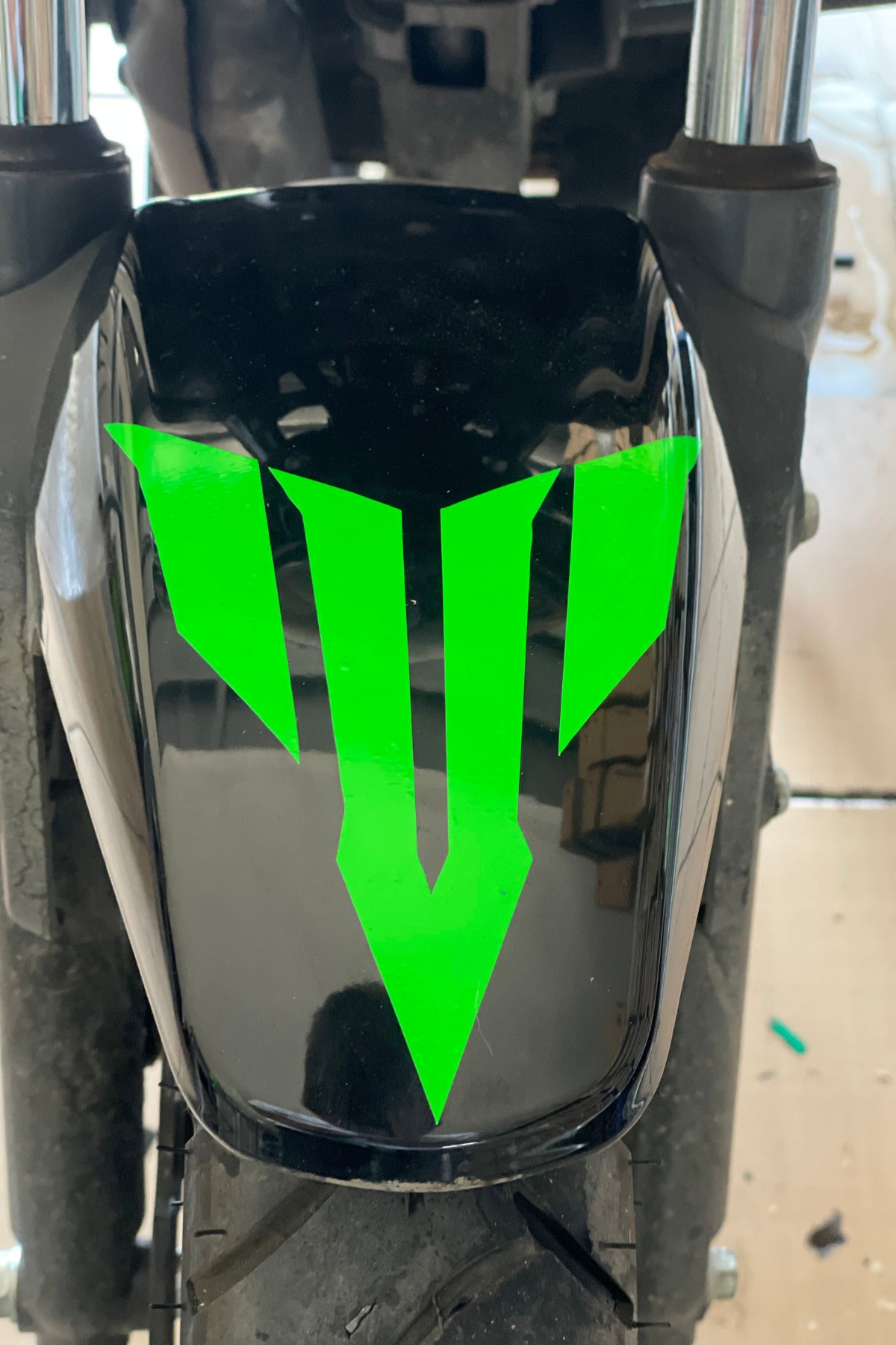 Motor için Neon Yeşil MT Logosu Sticker Etiket 12CMx15CM (1 Adet)