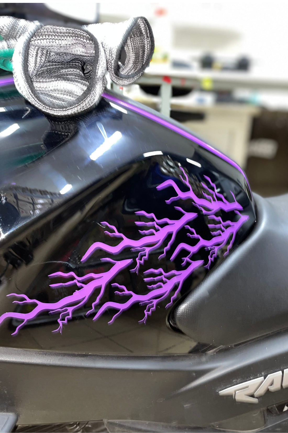 Motor-Kask için Oracal Mor Renk Yıldırım Şimşek Sticker Etiket (5'li Set)