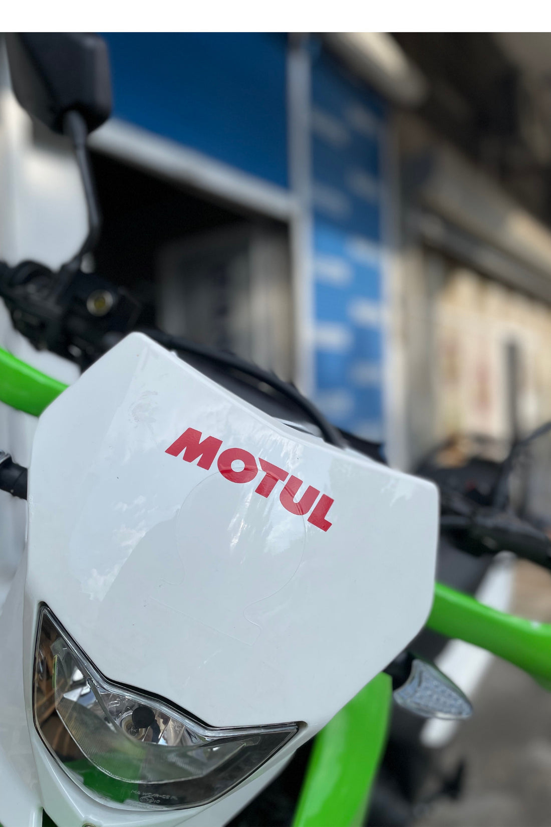 Dekoratif Kırmızı Motul Logo Sticker Araba-Motor-Kask için Etiket (1 Adet)