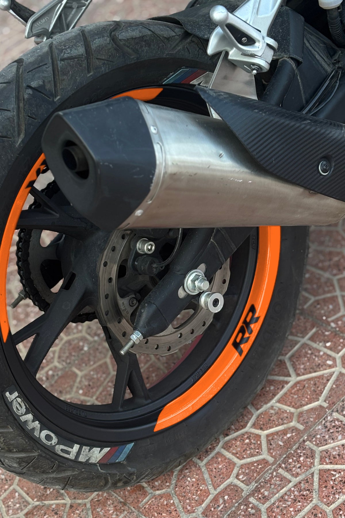 RKS SRK 125R için RR Yazılı Çeyrek Jant Şeridi Sticker Seti