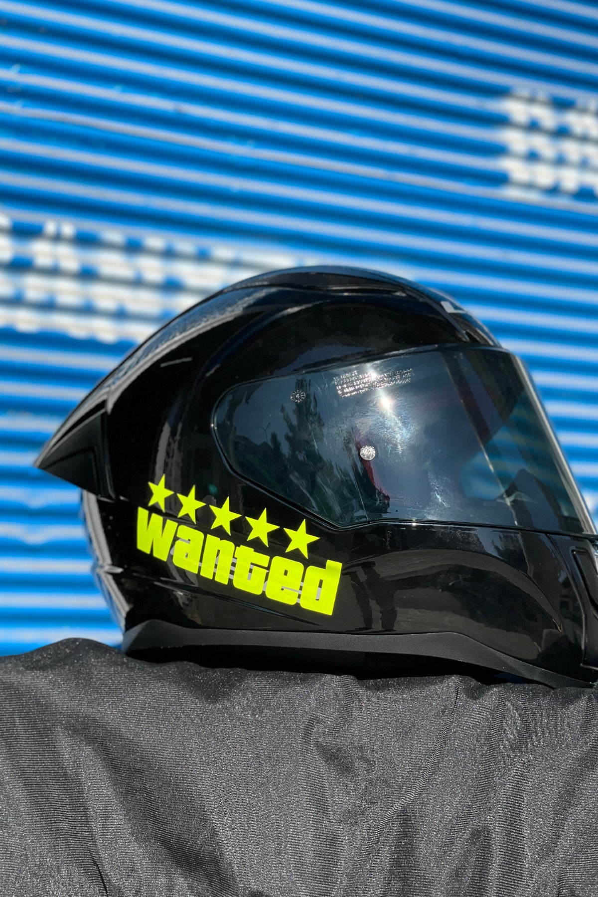 Motor-Araba-Kask için Dekoratif Neon Sarı Wanted Sticker Etiket 14CMx5CM
