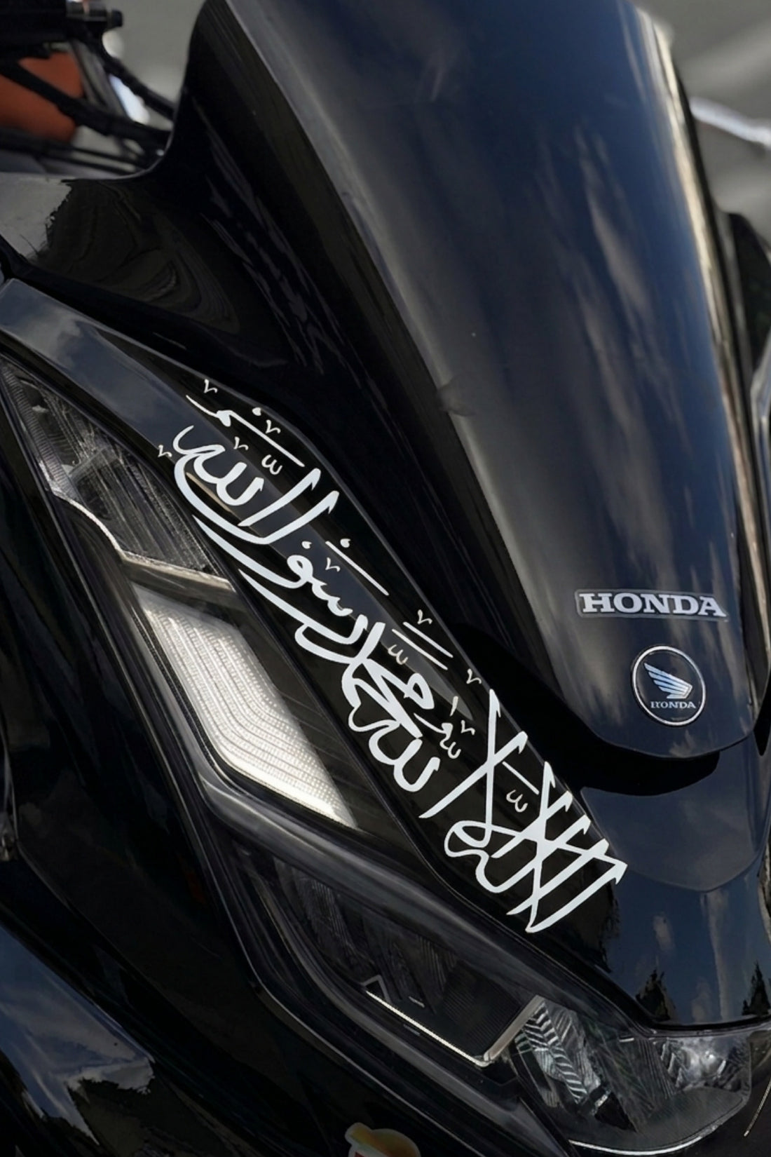 Honda PCX için Ön Grenaj Uyumlu Kelime-i Tevhid Dua Sticker Etiket (30CMx7CM)