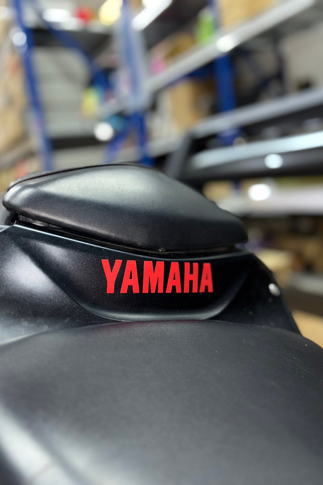 Yamaha Motor Grubu için Kırmızı Renk Sele aralığı için Yamaha Yazı Logo Sticker Etiket (1 Adet)