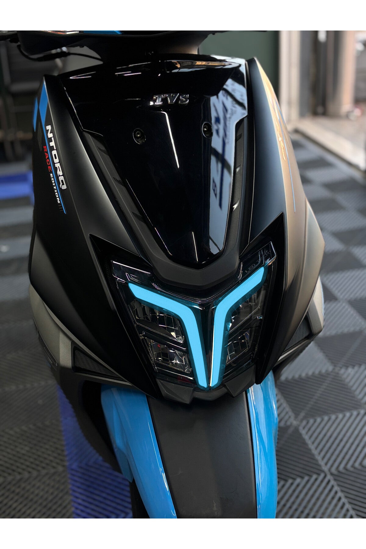 TVS Ntorq 125 için Far Renklendirme Far Tasarım Film Sticker
