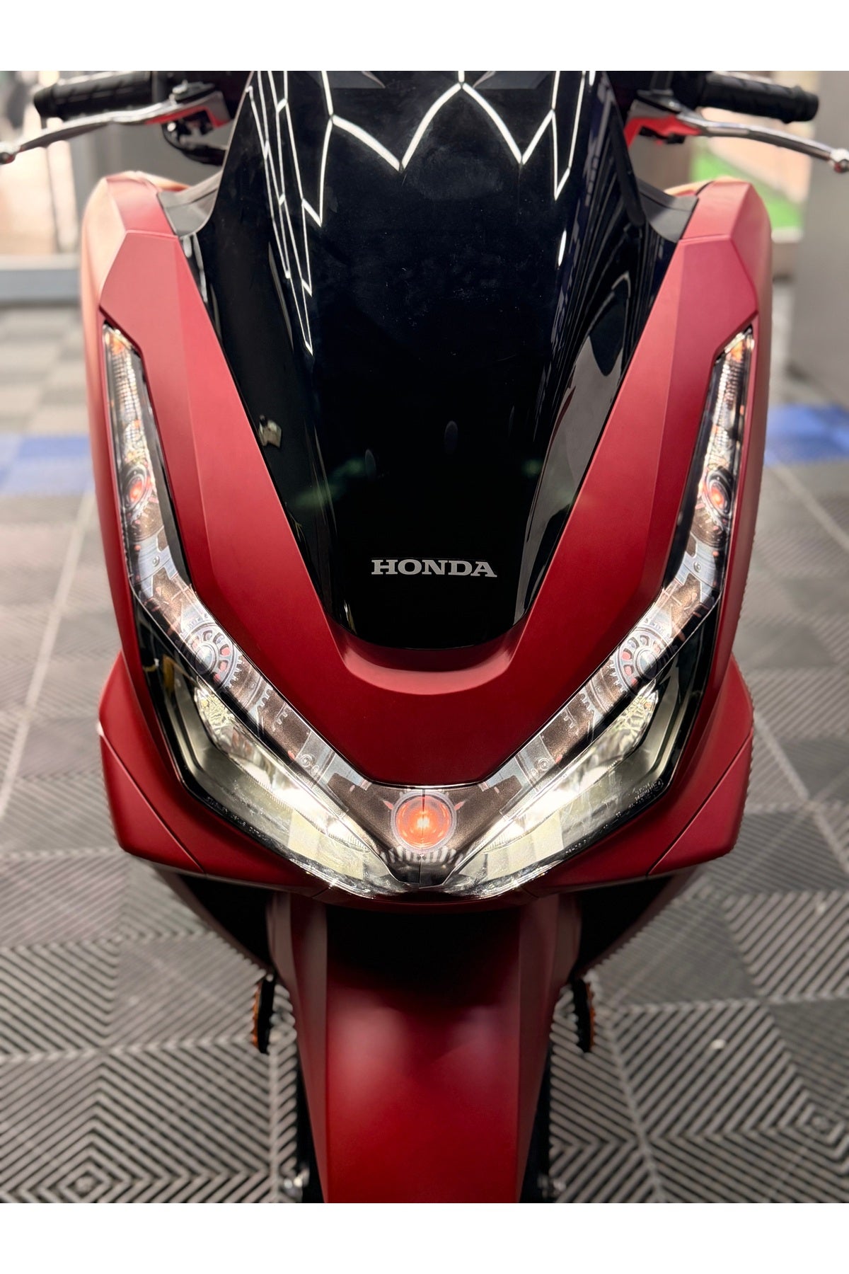 Honda PCX Deluxe için Desenli Far Tasarım Sticker