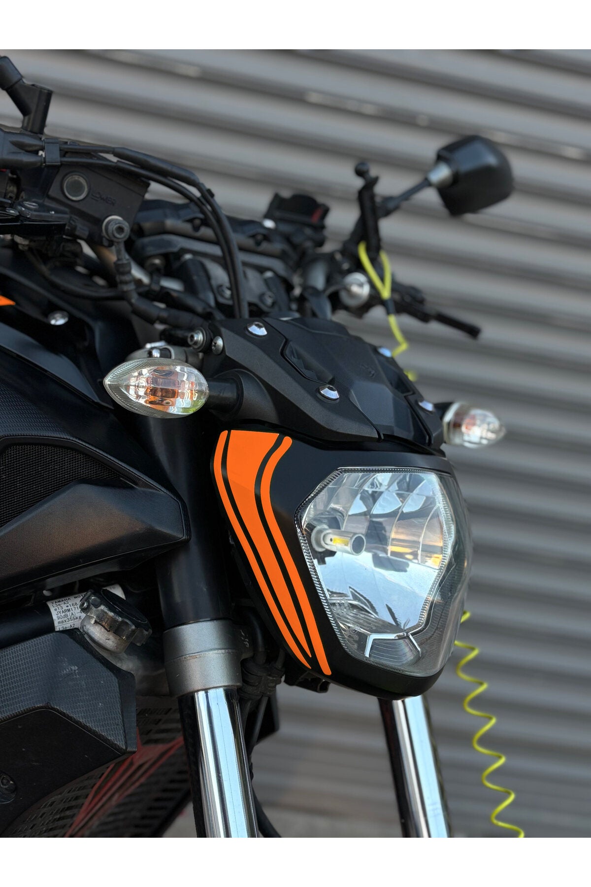Yamaha MT-07 için Far Kaşı Sticker Etiket (Sağ ve Sol ) (2014-2017 Yılları Arası Uyumlu)
