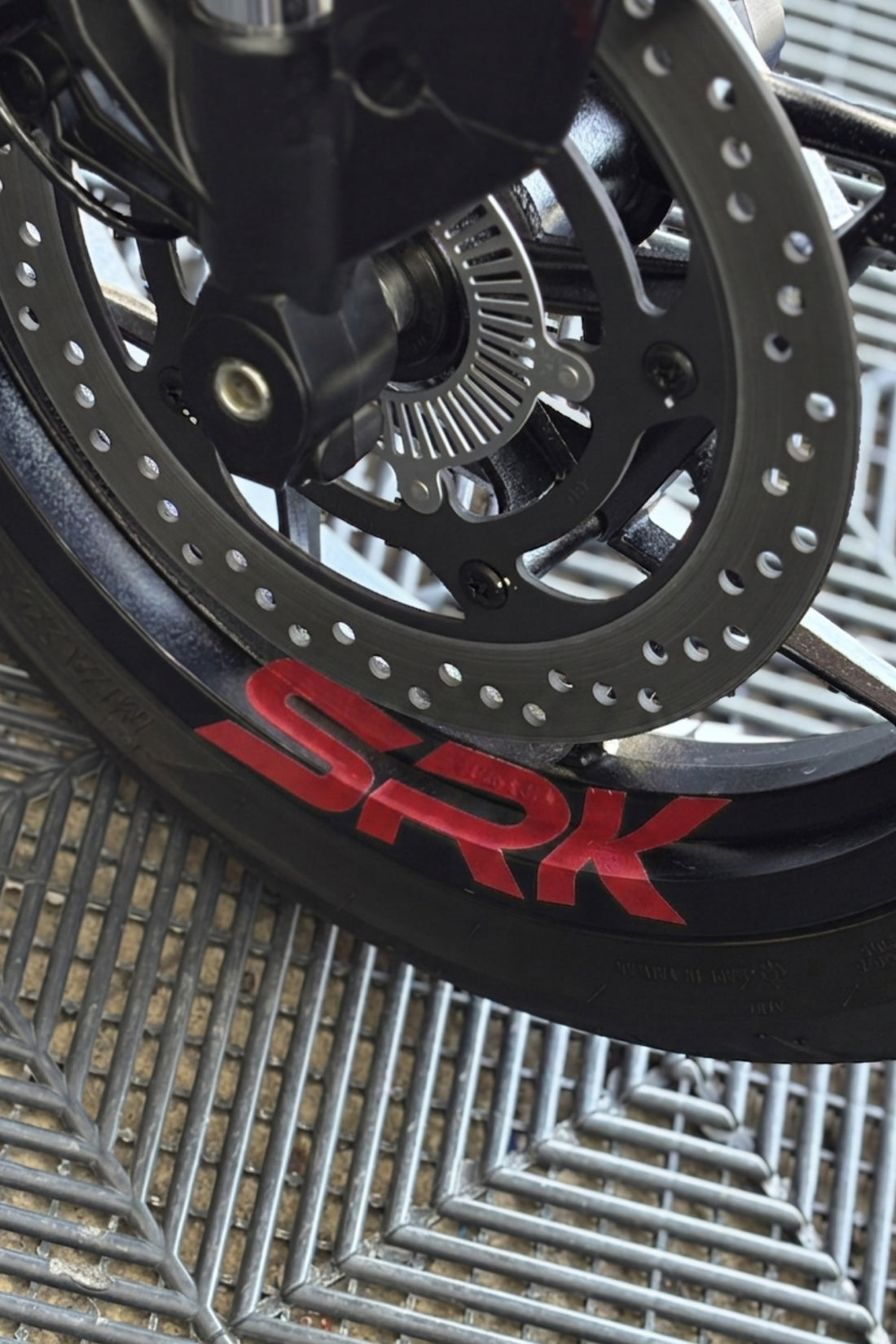 RKS-QJ Motor Grubuna Uyumlu Jant İçi SRK Yazı Sticker Seti (4 Adet)