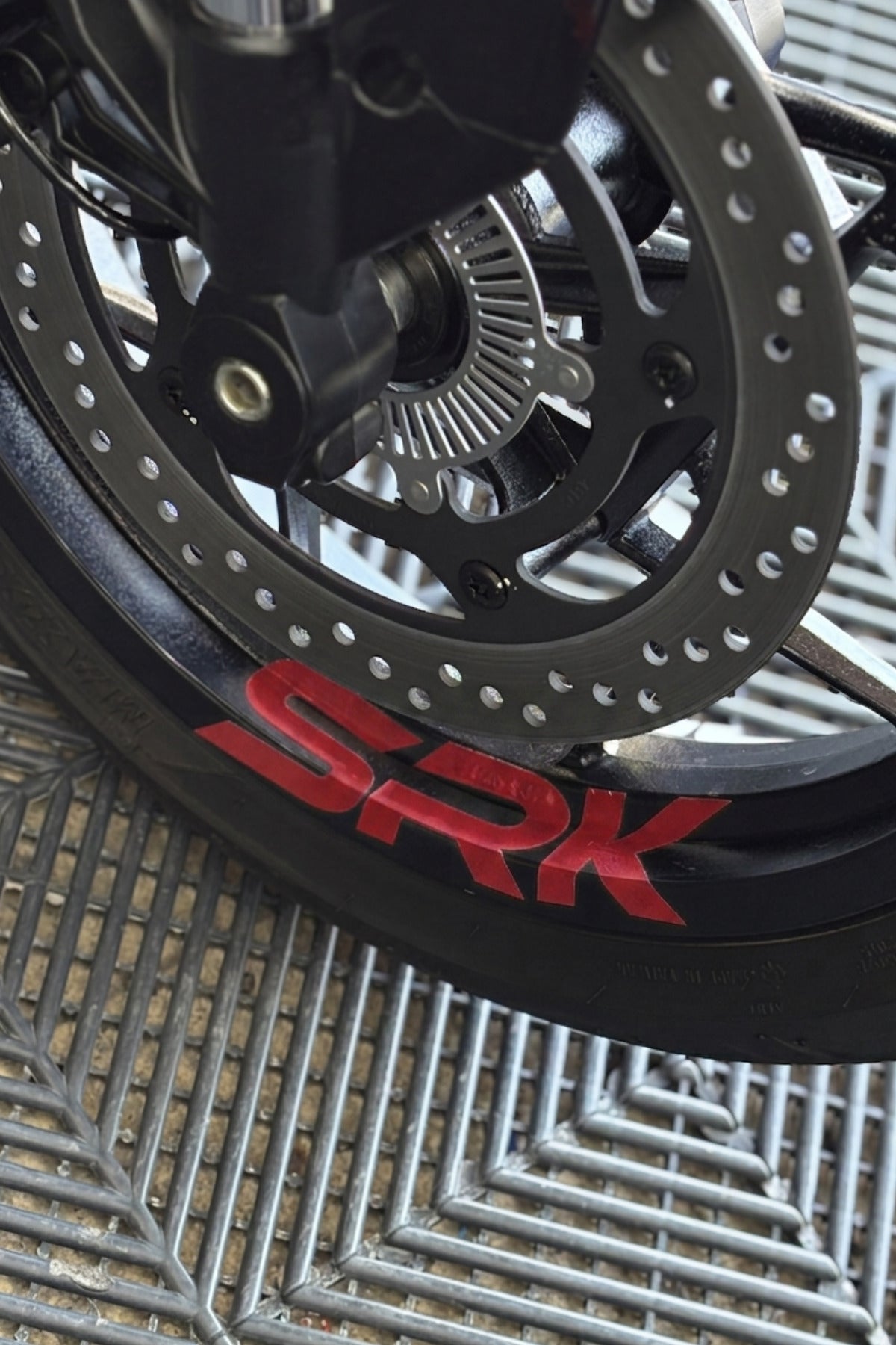 RKS-QJ Motor Grubuna Uyumlu Jant İçi SRK Yazı Sticker Seti (4 Adet)