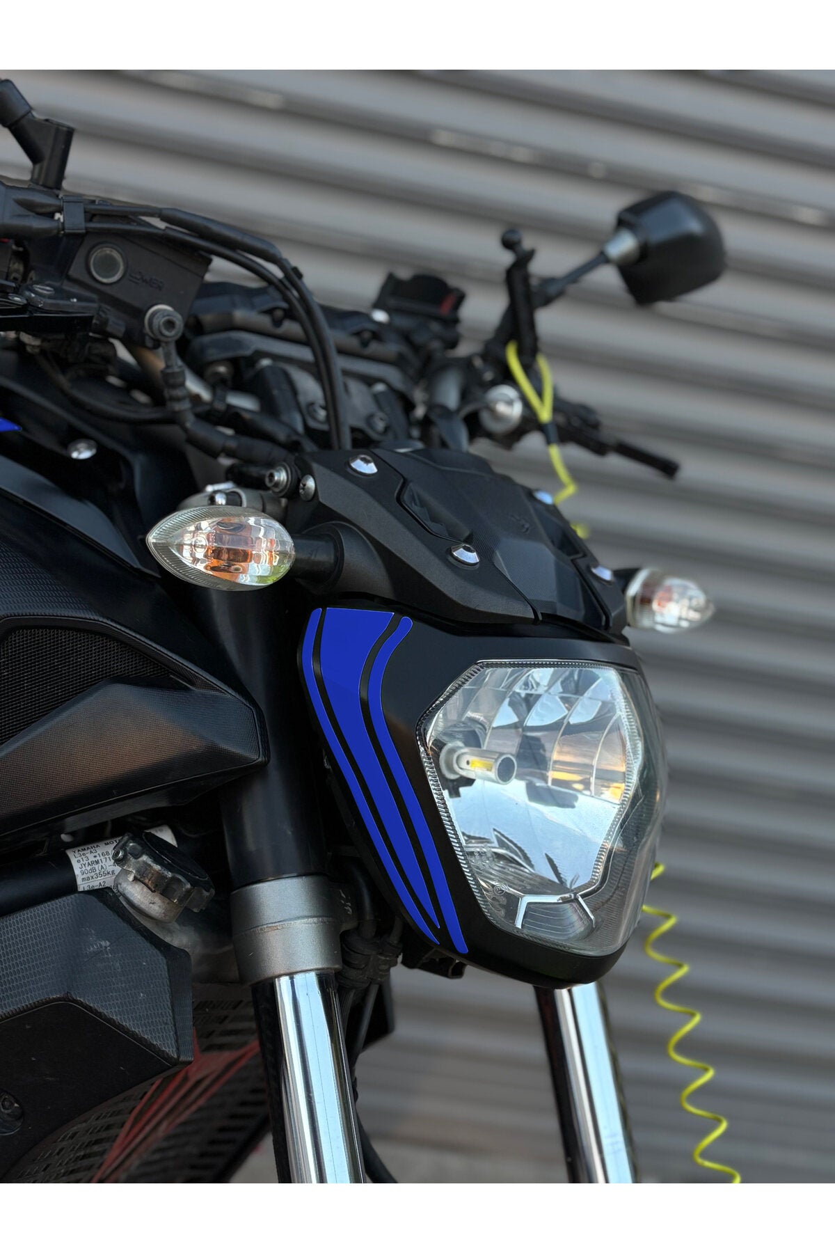 Yamaha MT-07 için Far Kaşı Sticker Etiket (Sağ ve Sol ) (2014-2017 Yılları Arası Uyumlu)