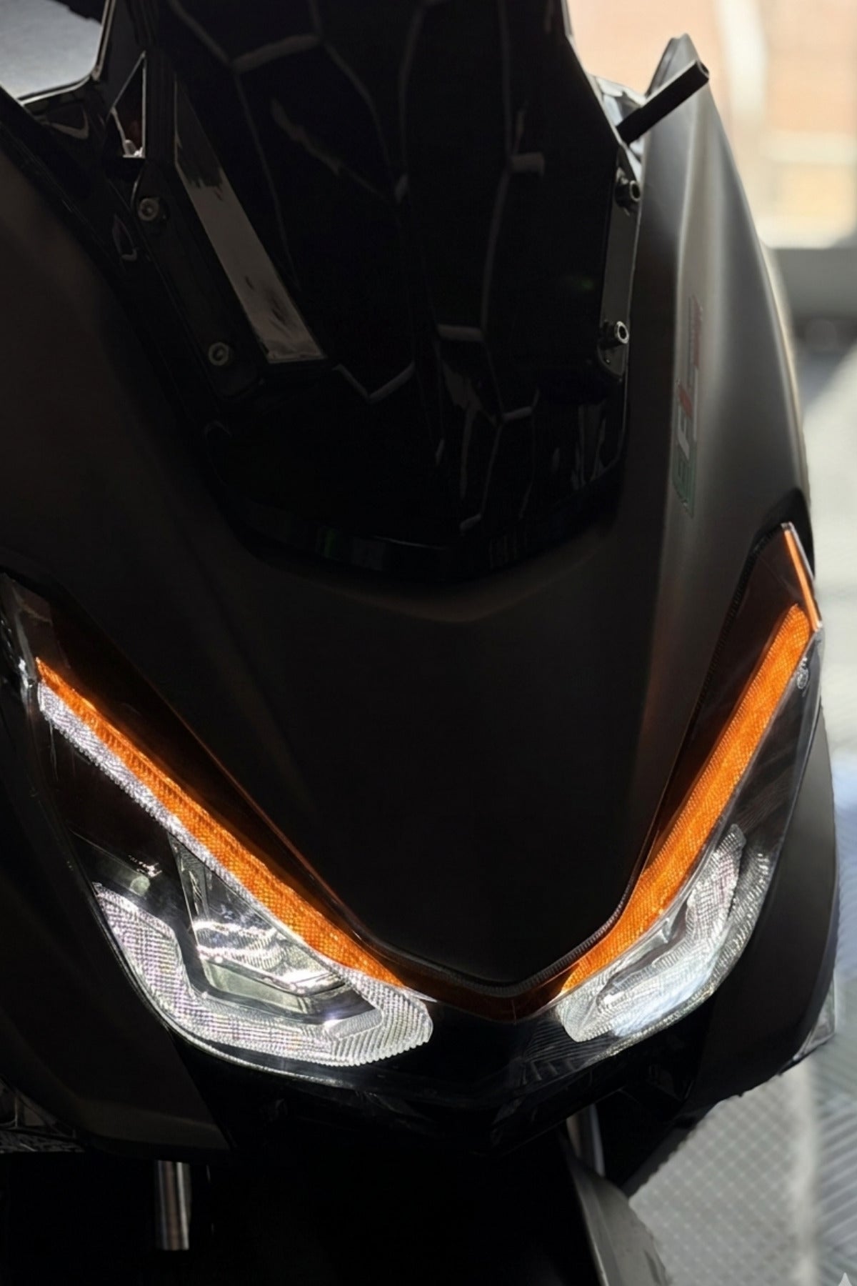 Kuba Newlight 125 için Far Renklendirme Far Tasarım Film Etiket Sticker (2 Parçadan Oluşur)