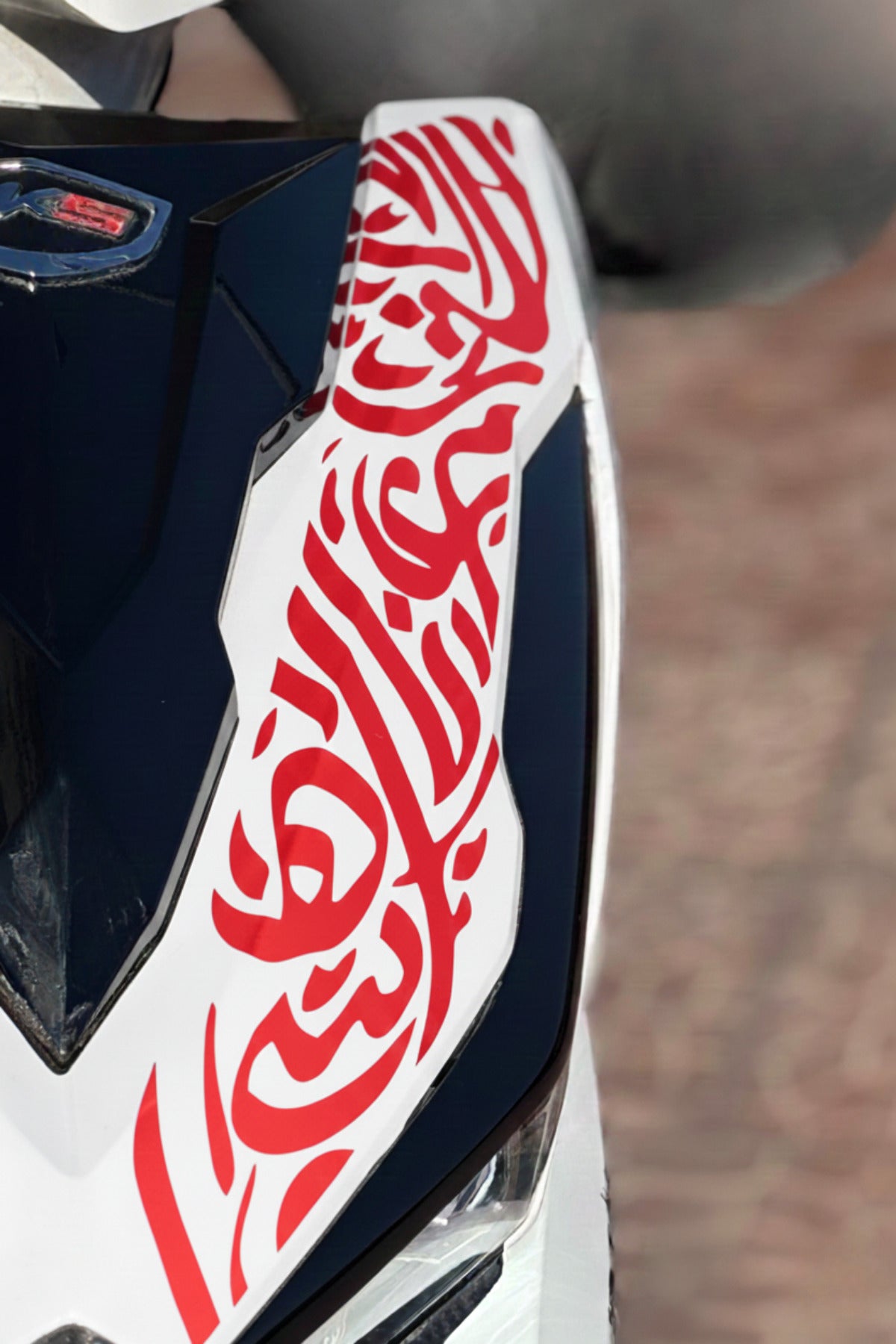 RKS VRS125 Uyumlu Far Üstü Tribal Kaligraf Sticker Etiket (Kesme Biçmesiz Tam Uyumlu)