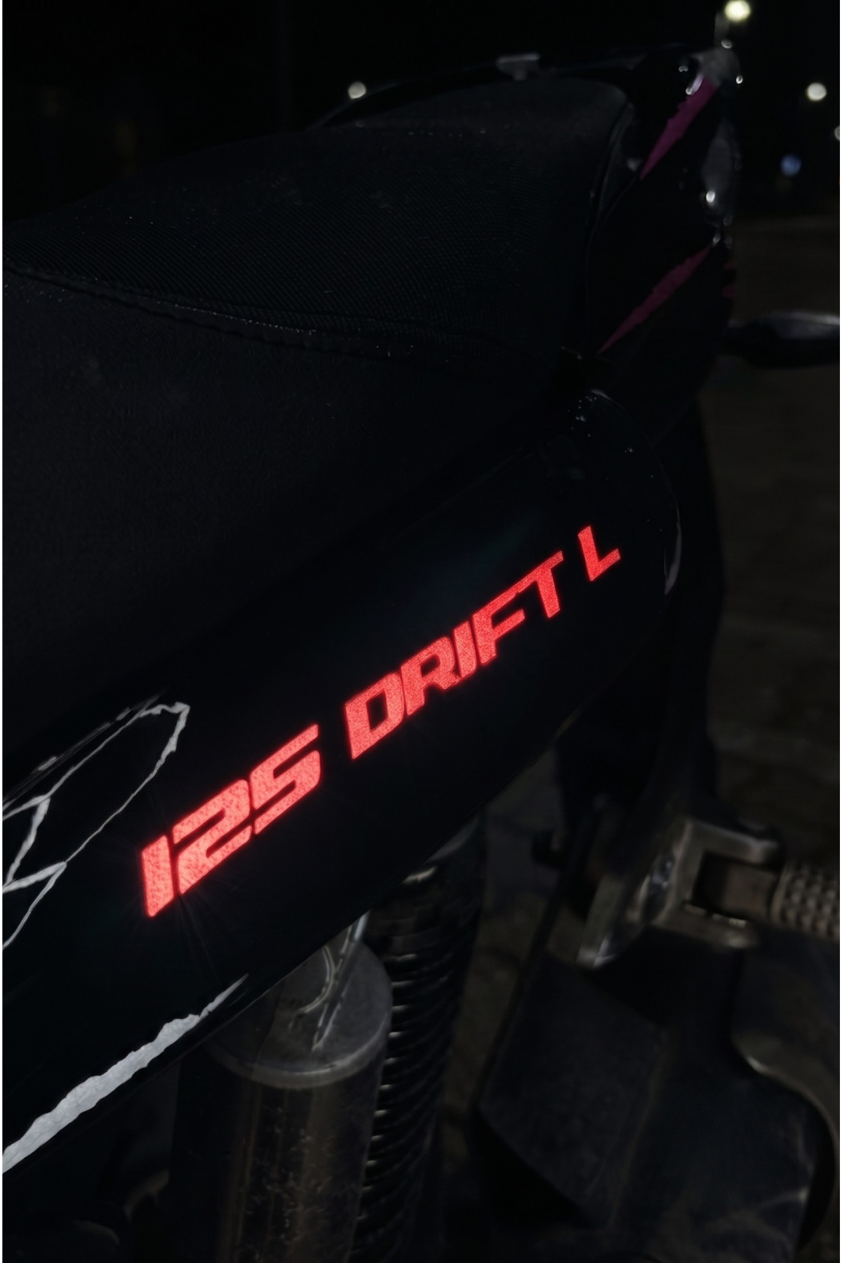 Mondial Drift-L için Reflektörlü Orijinal 125 Drift-L Yazı Stıcker Etiket (Sağ ve Sol)