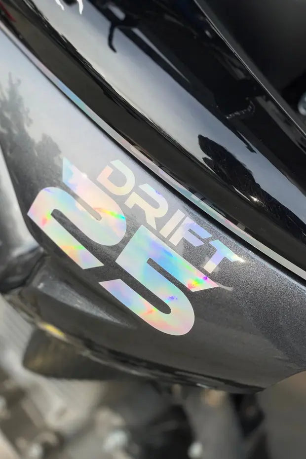 Motor için Dekoratif Sticker Drift 25 Logo Beyaz Renk Etiket