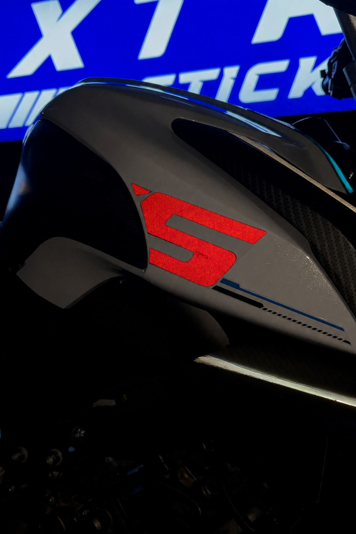 SRK 125-S için S ve R Harfleri Sticker